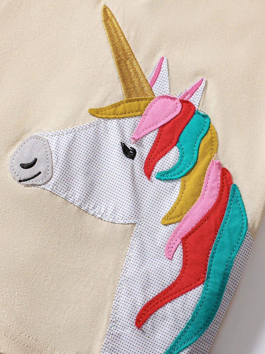New summer children's outfit featuring cute short-sleeved shirts