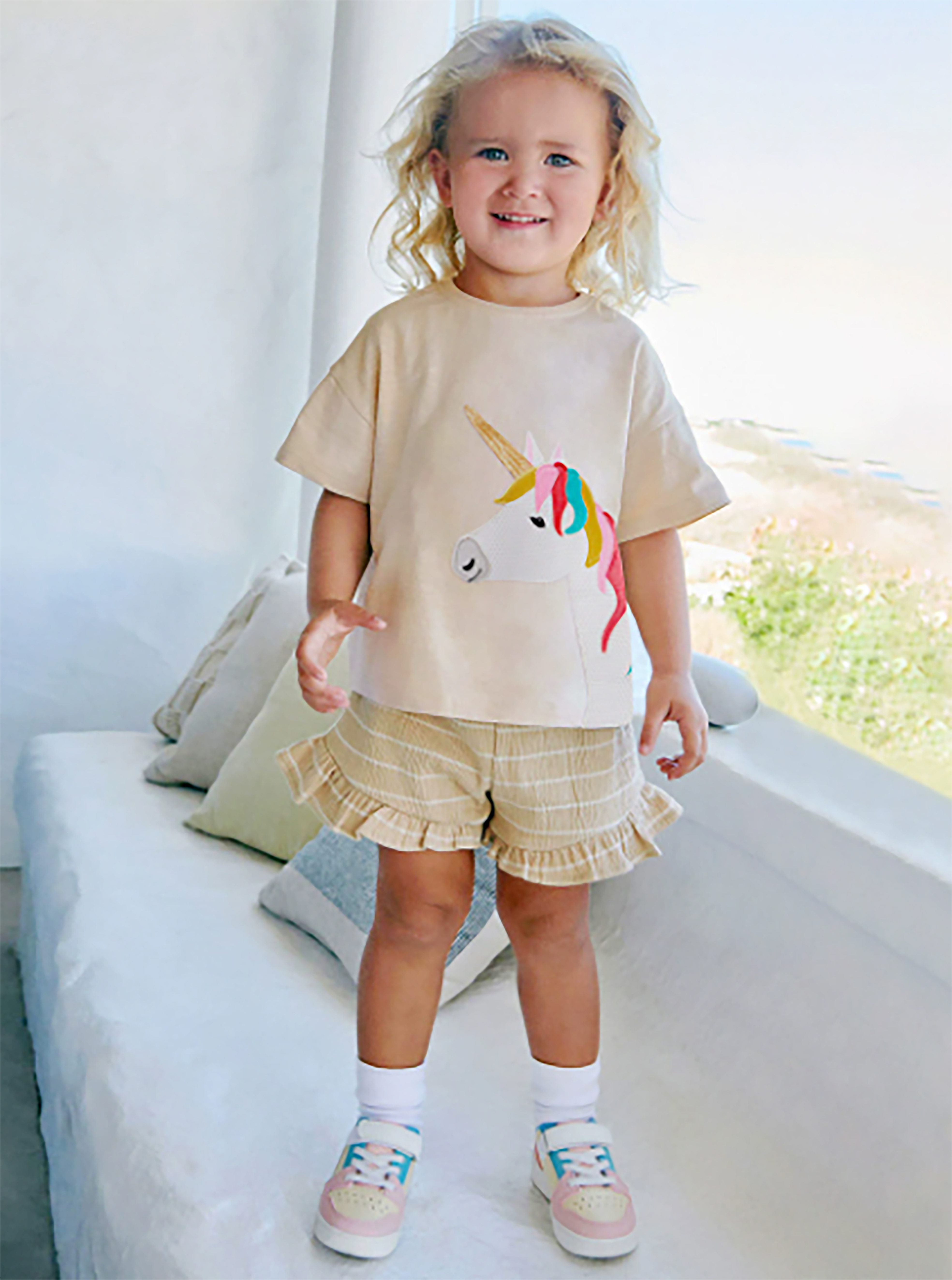 New summer children's outfit featuring cute short-sleeved shirts