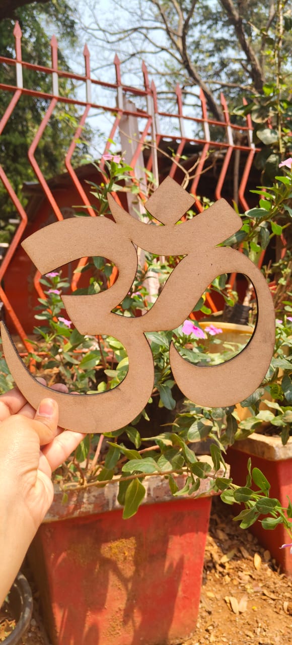 Wooden Om Symbol