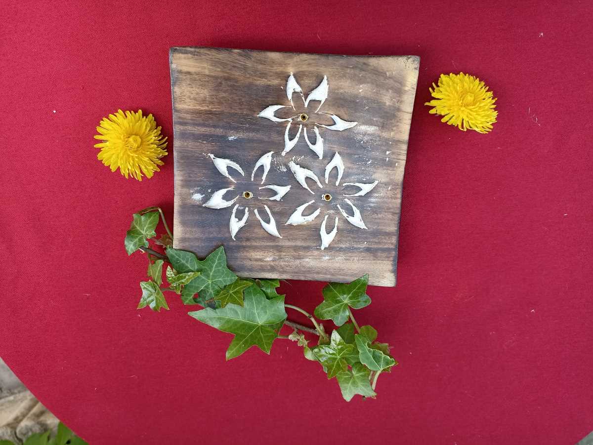 Porte Encens Attrape cendre Carré sculpté fleurs
