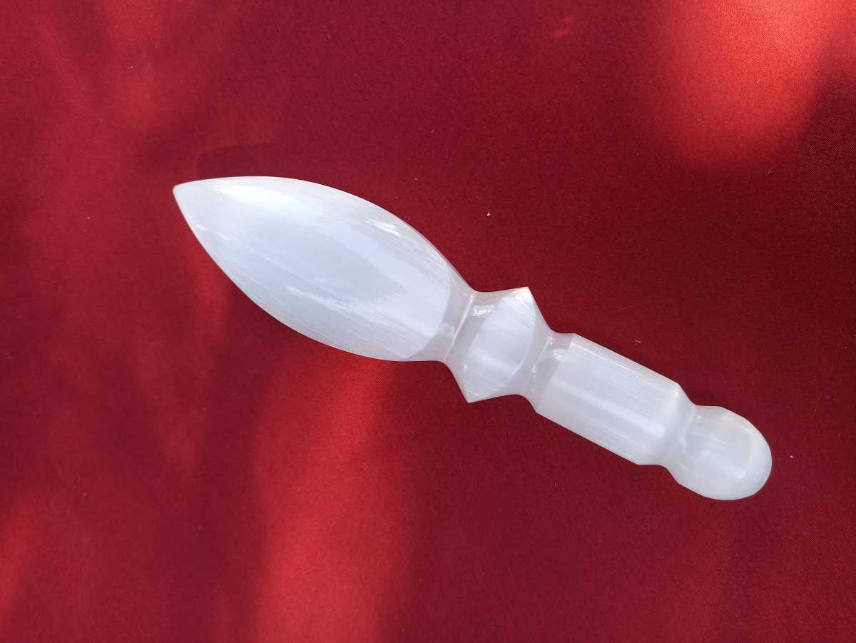 Couteau en Sélénite