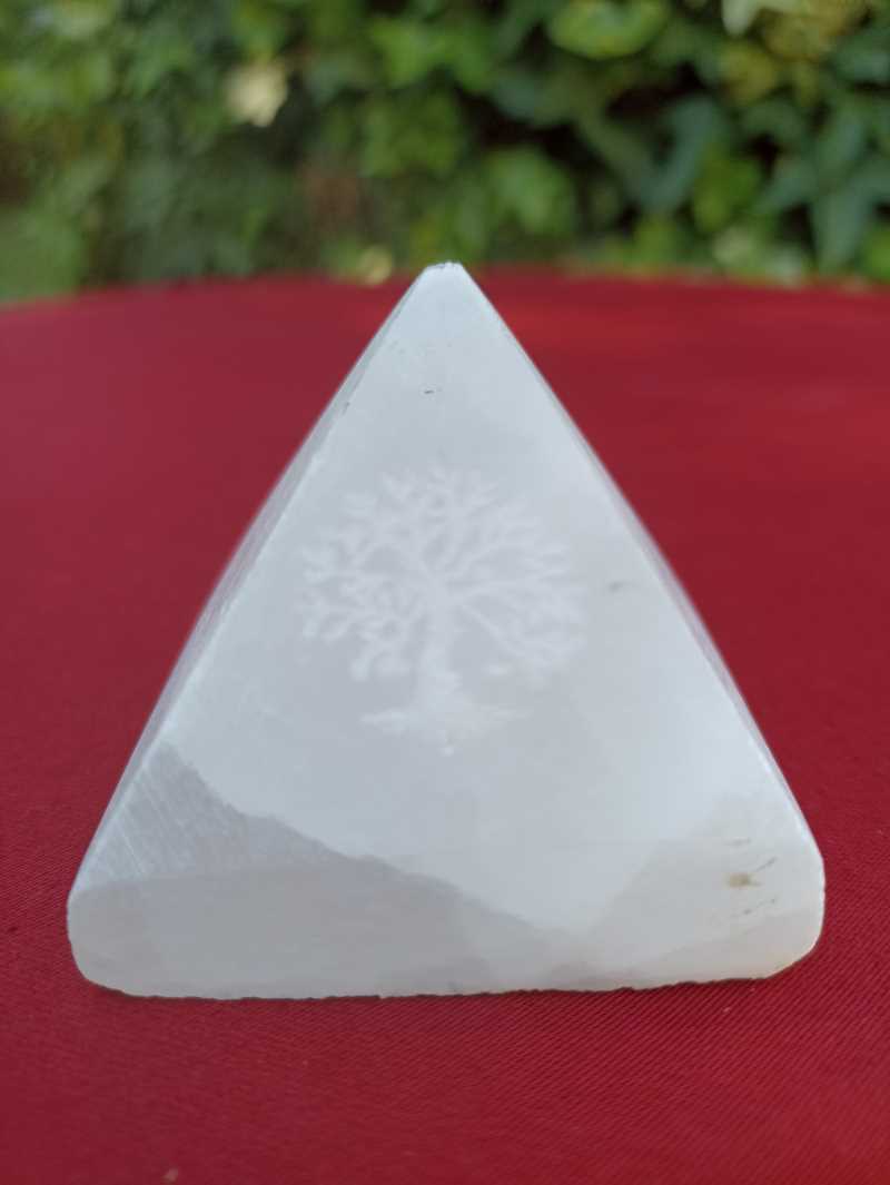 Pyramide en Sélénite