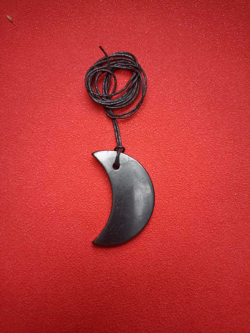 Pendentif Lune en Shungite