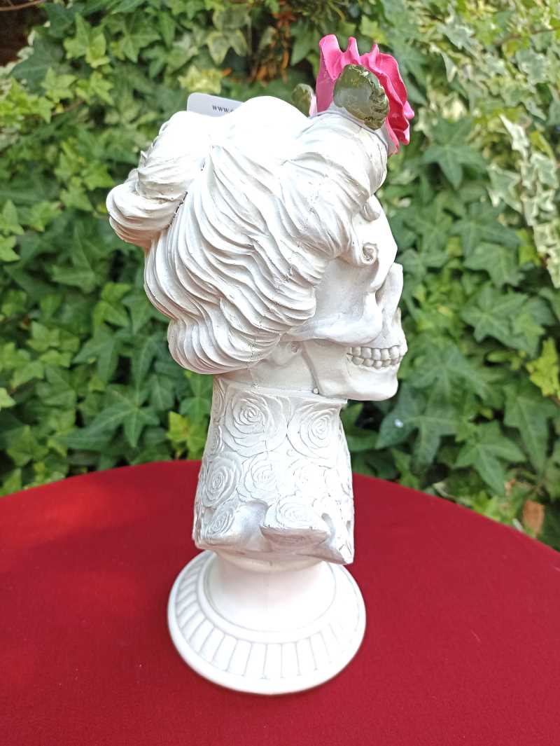 Buste crâne avec roses