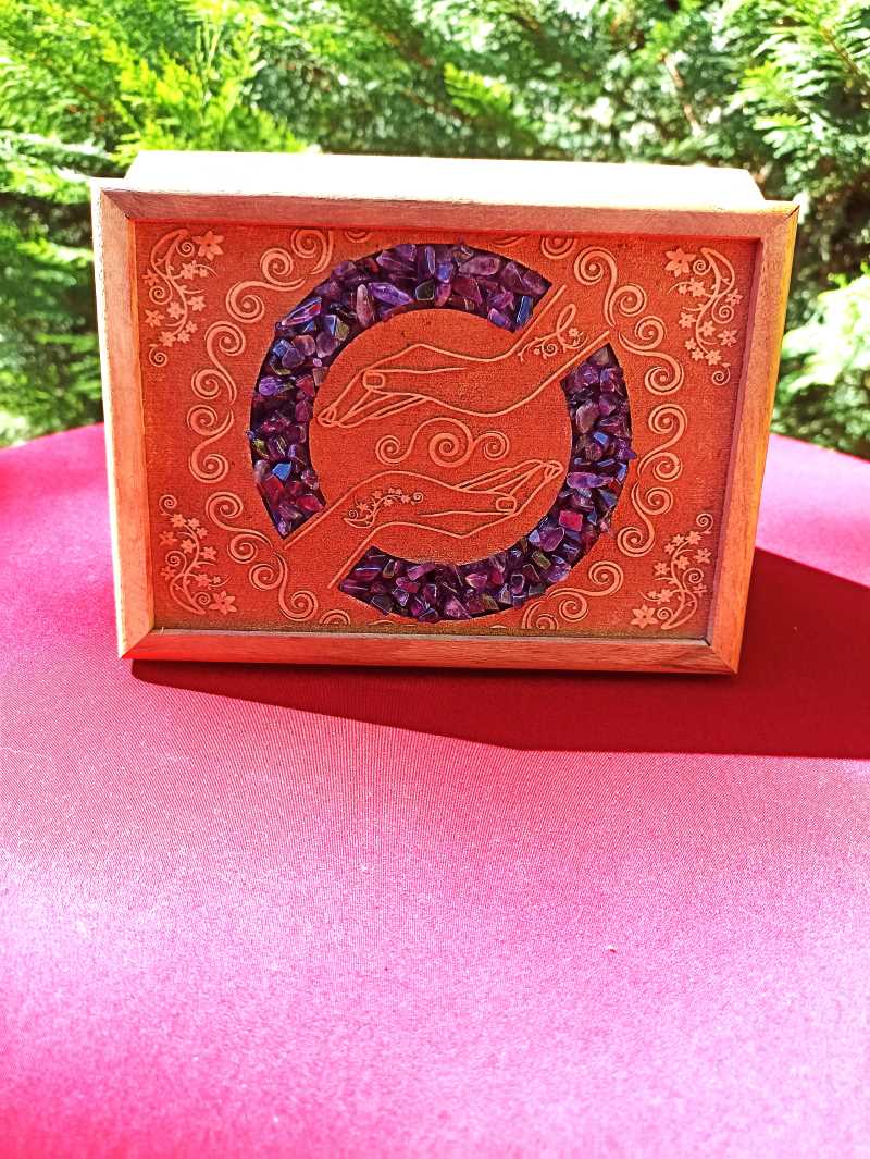 Boîte à tarot ou à bijoux mains guérisseuses améthyste 