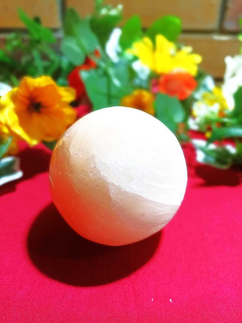Sphère de sélénite orange 8cm