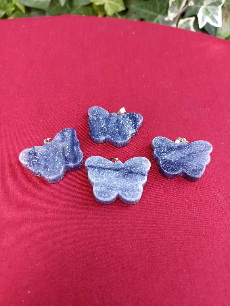 Pendentif papillon en quartz bleu