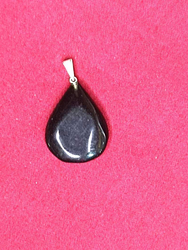 Pendentif en forme de goutte d'obsidienne