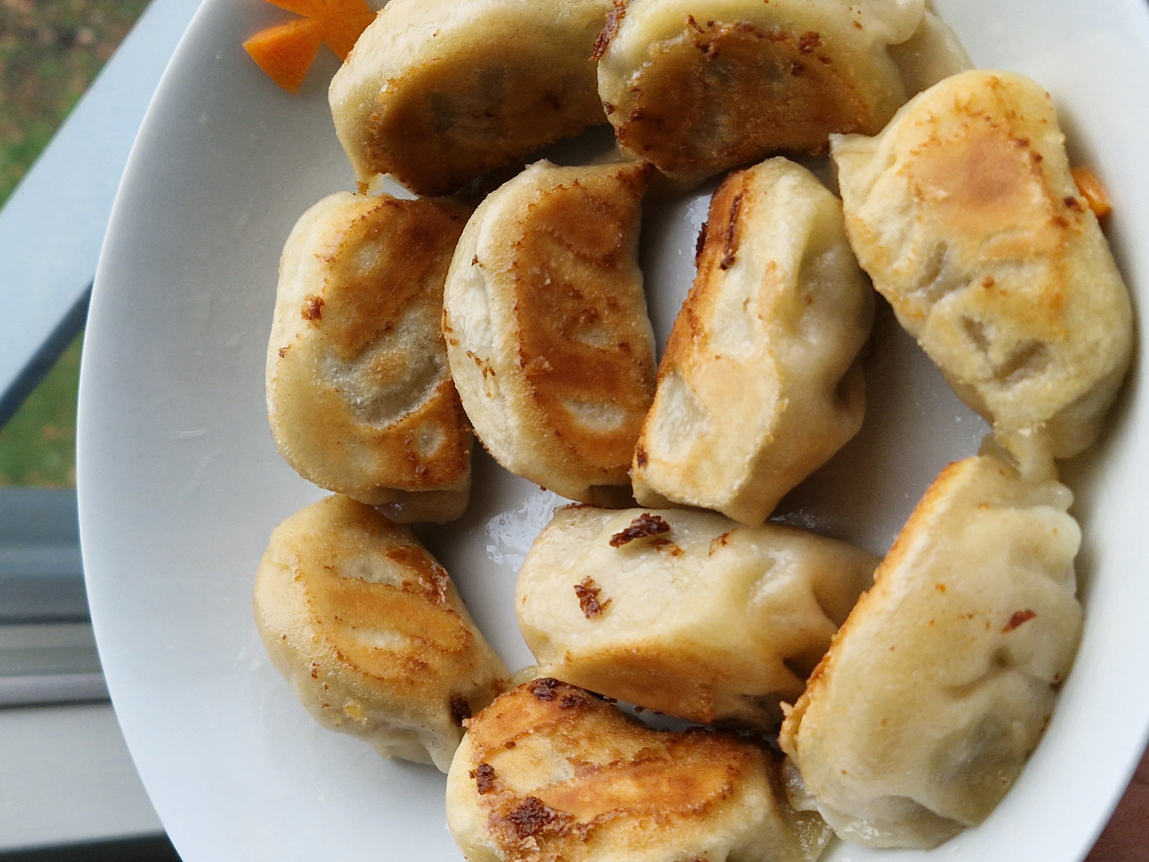 Pan-fried chicken dumplings