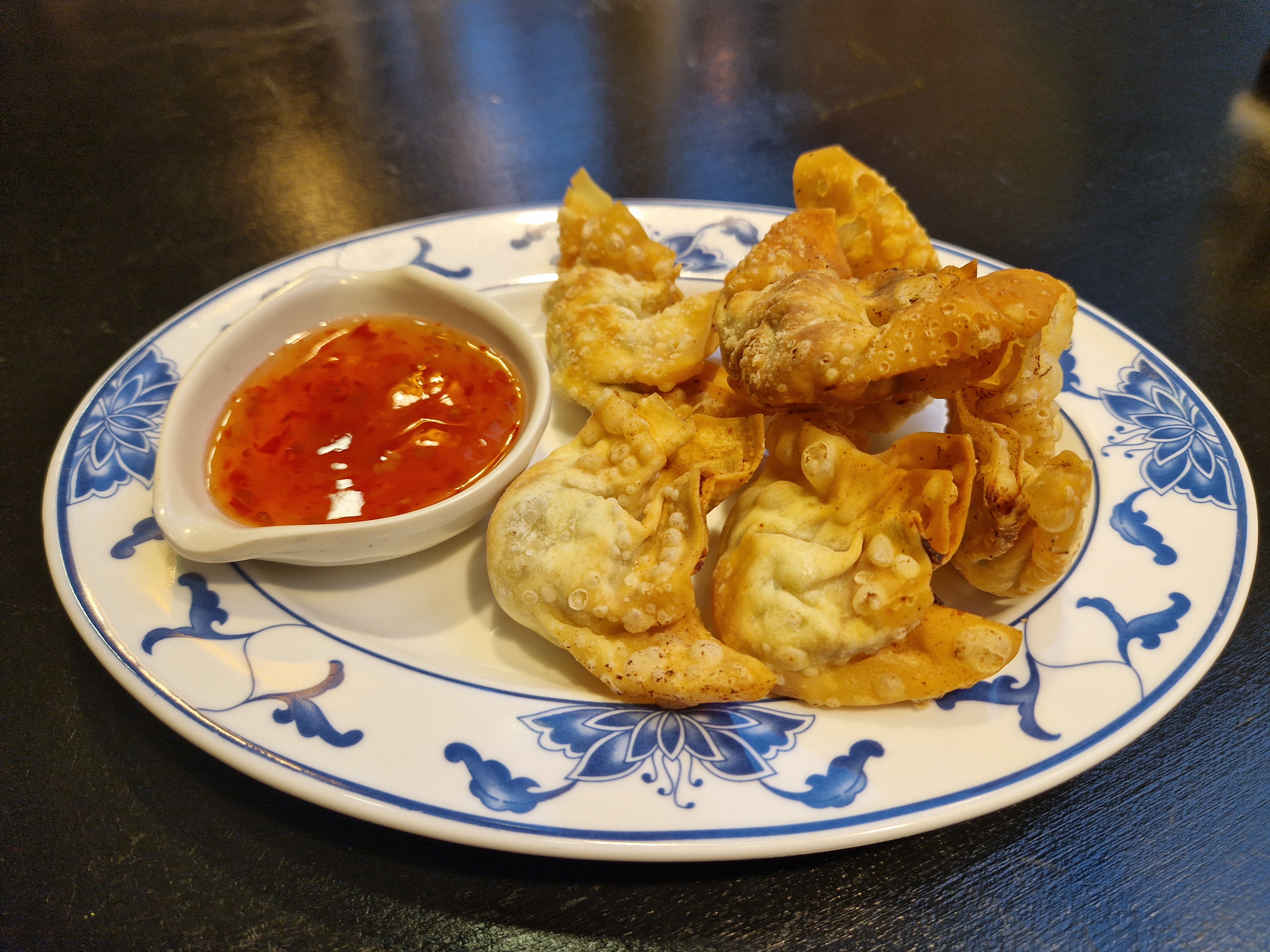6 pcs. Air-fried Wonton with chicken & sweet chili sauce