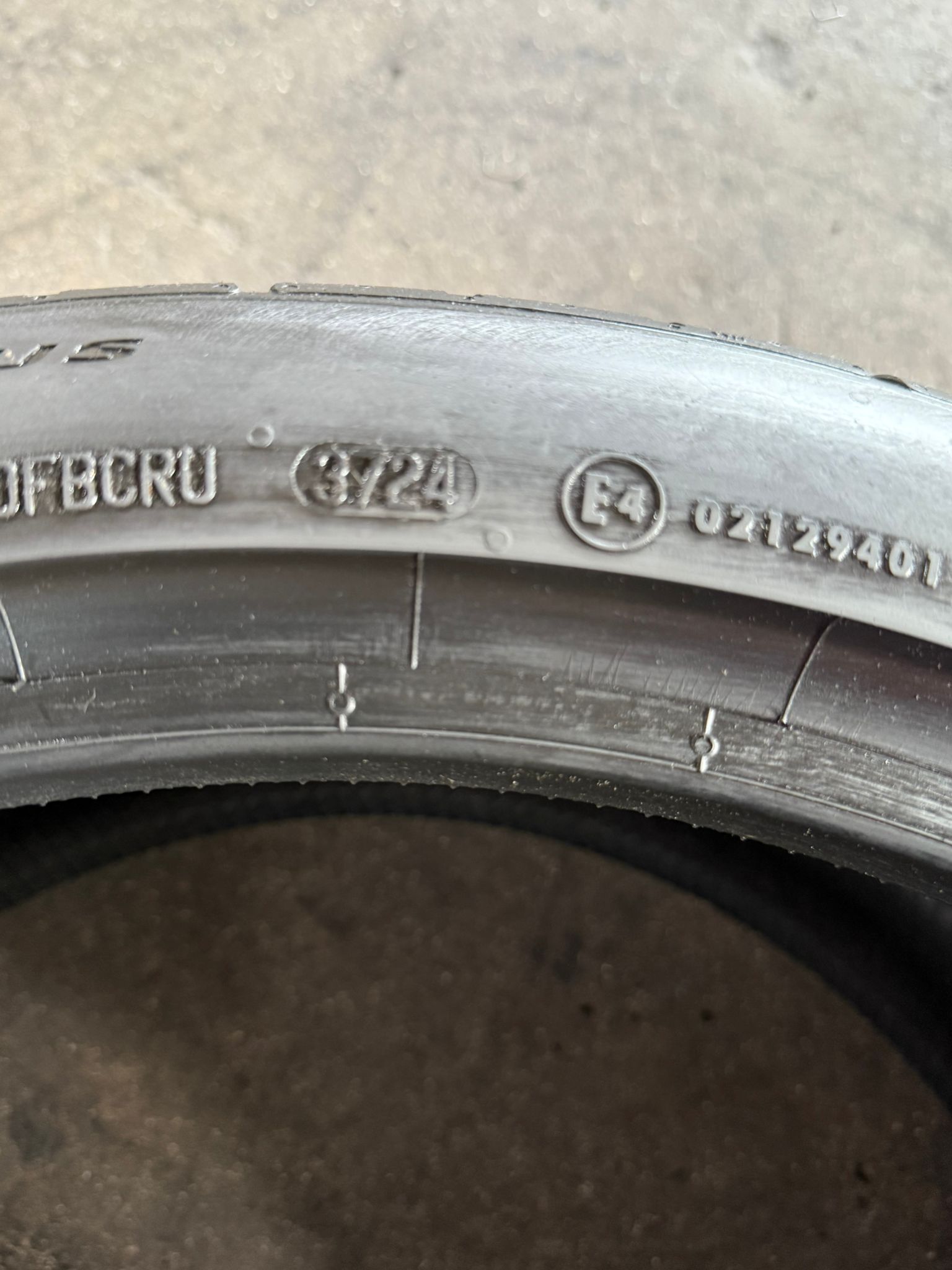1 Seminew CONTINENTAL EXTREMECONTACT – 255/35R20 – $160
