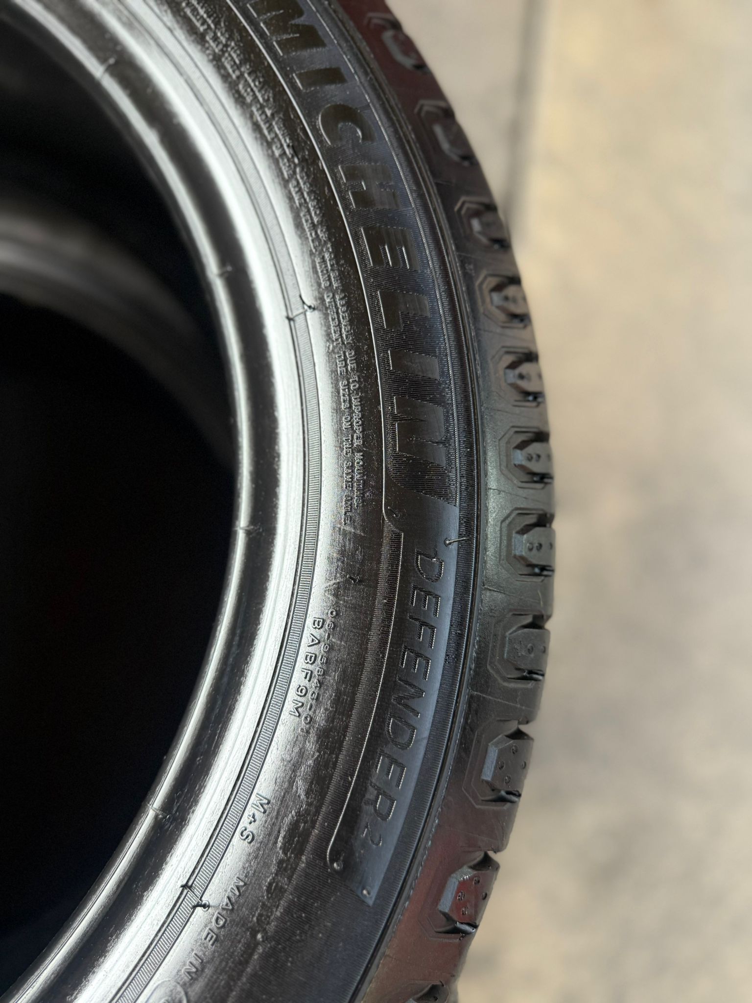 2 Llantas Seminuevas MICHELIN DEFENDER 2 – 225/50R17 – DOT 2024 – $220