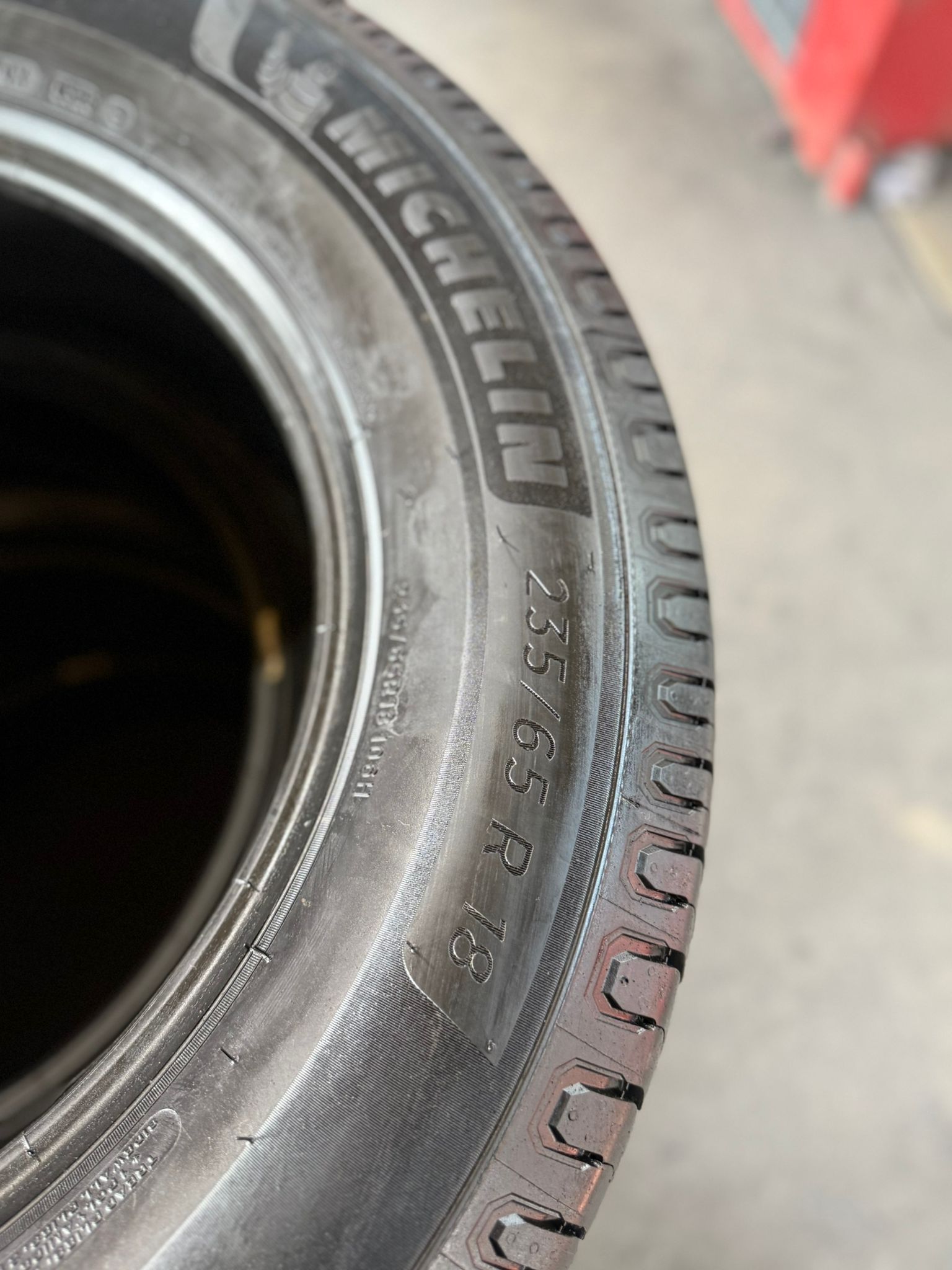 4 Seminew MICHELIN DEFENDER Tires – 235/65R18 – 500