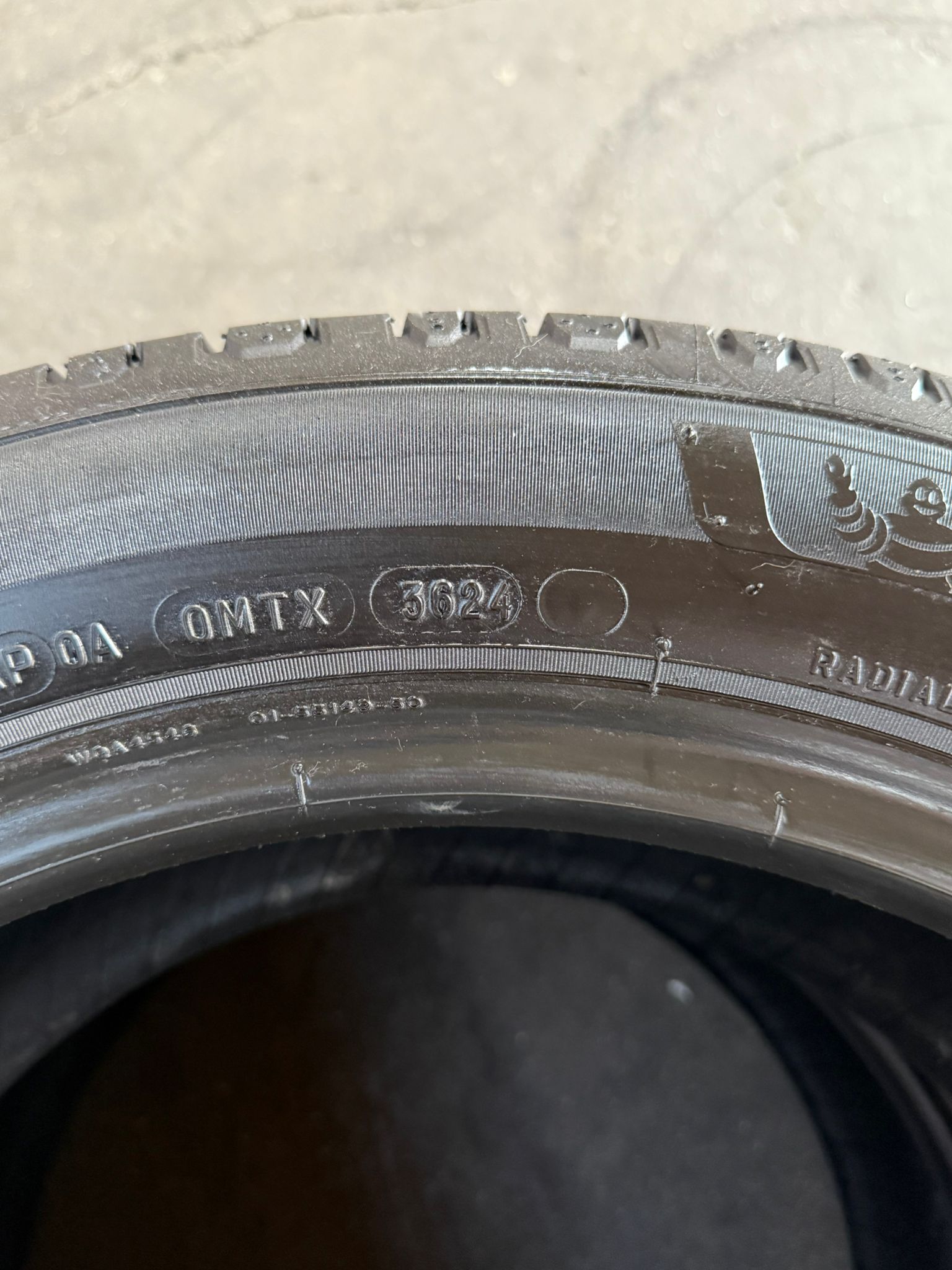 2 Llantas Seminuevas MICHELIN DEFENDER 2 – 225/50R17 – DOT 2024 – $220