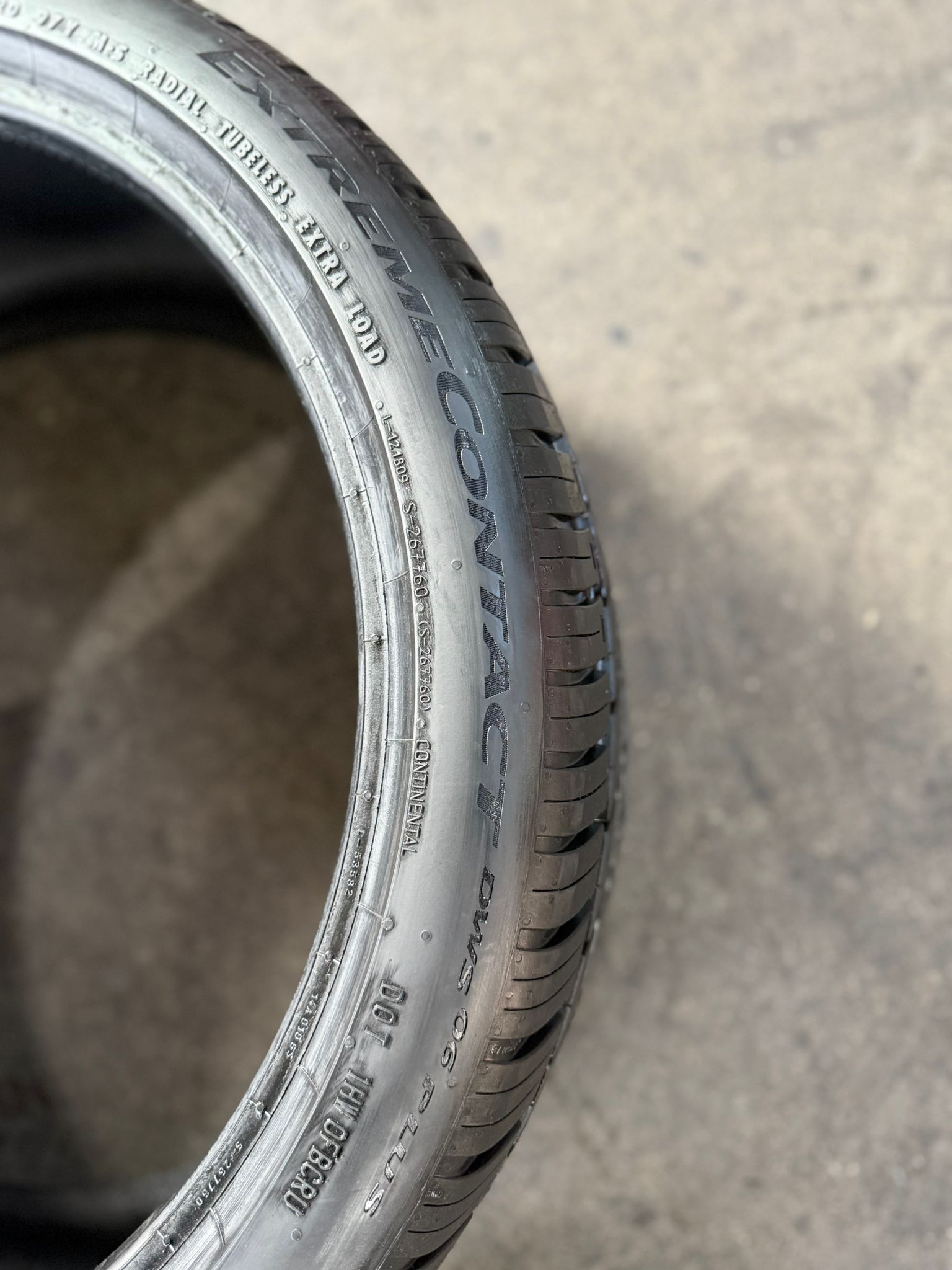 1 Seminew CONTINENTAL EXTREMECONTACT – 255/35R20 – $160