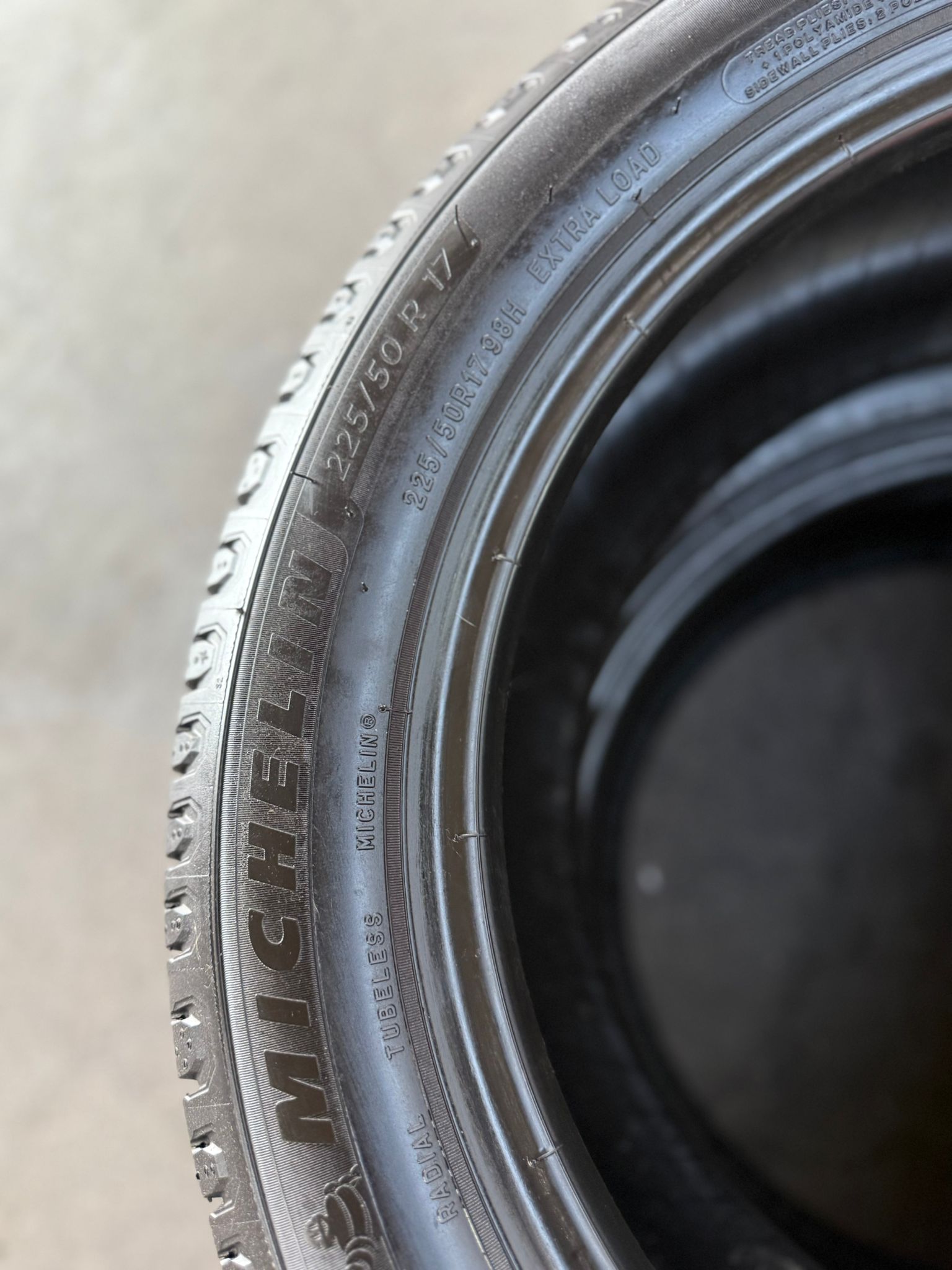 2 Llantas Seminuevas MICHELIN DEFENDER 2 – 225/50R17 – DOT 2024 – $220
