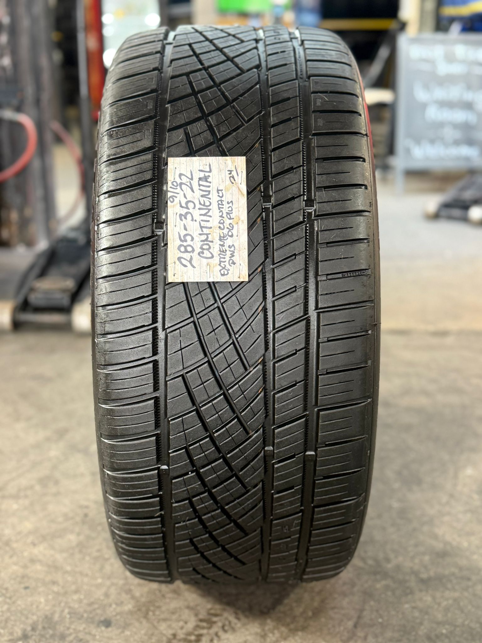 1 Seminew CONTINENTAL EXTREMECONTACT DWS 06 PLUS – 285/35R22 – $180
