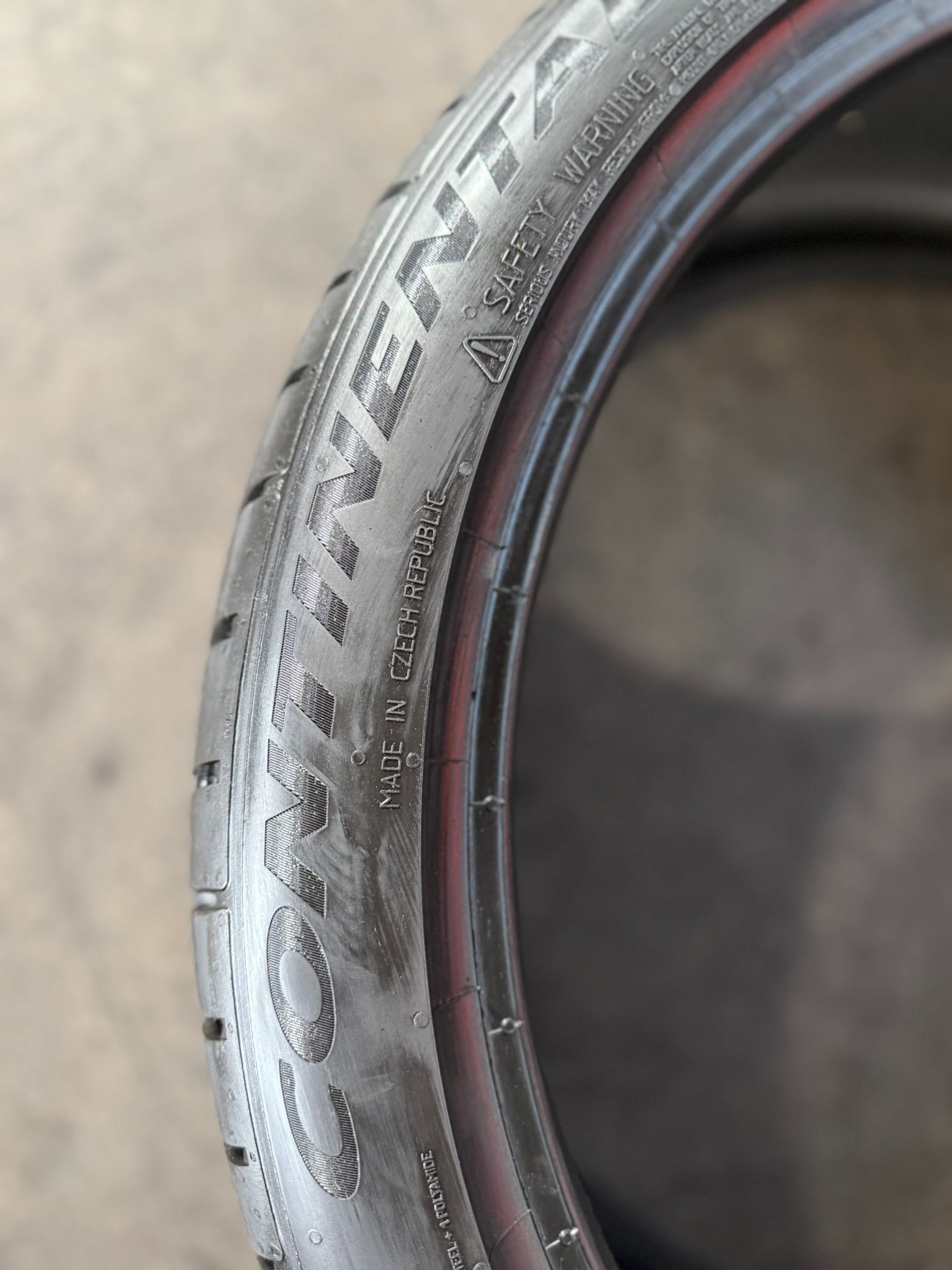 1 Seminew CONTINENTAL EXTREMECONTACT – 255/35R20 – $160