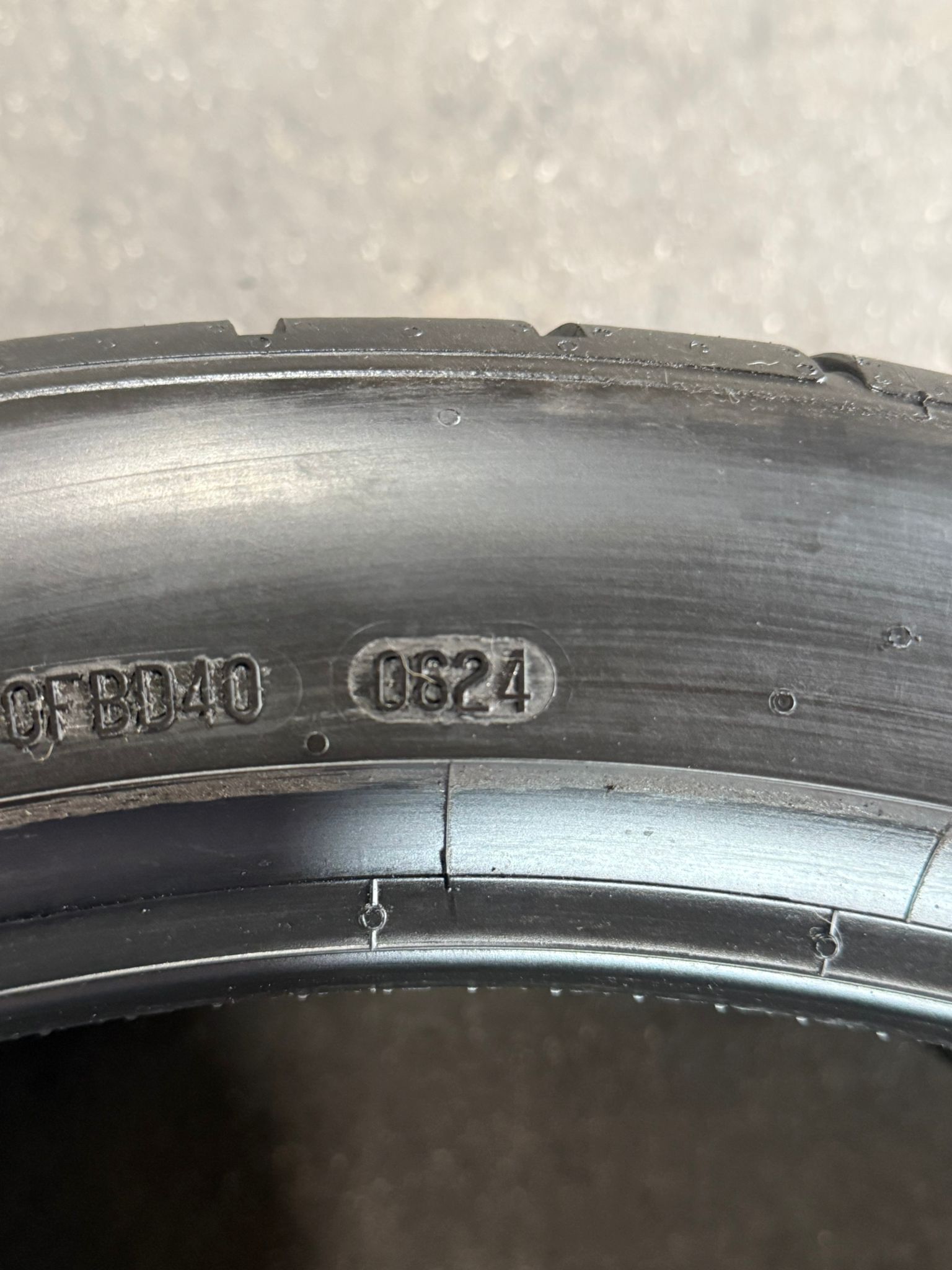 1 Seminew CONTINENTAL EXTREMECONTACT DWS 06 PLUS – 285/35R22 – $180