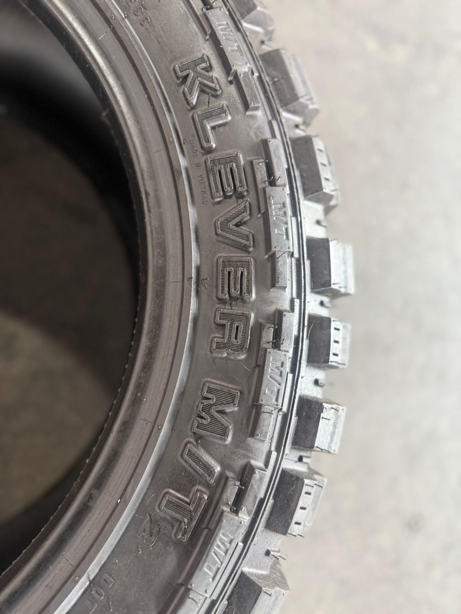 1 Seminew KENDA KLEVER M/T Tire – 33x12.50R20 – $160
