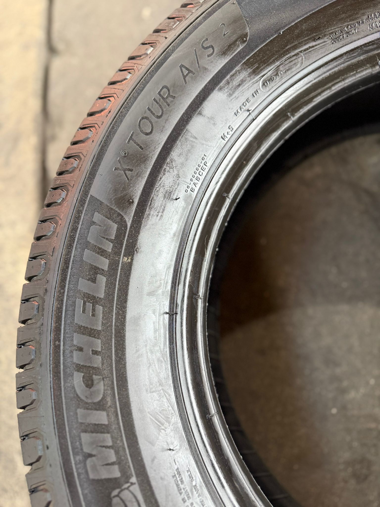 2 Llantas Seminuevas MICHELIN XTOUR A/S – 235/65R17 – $200