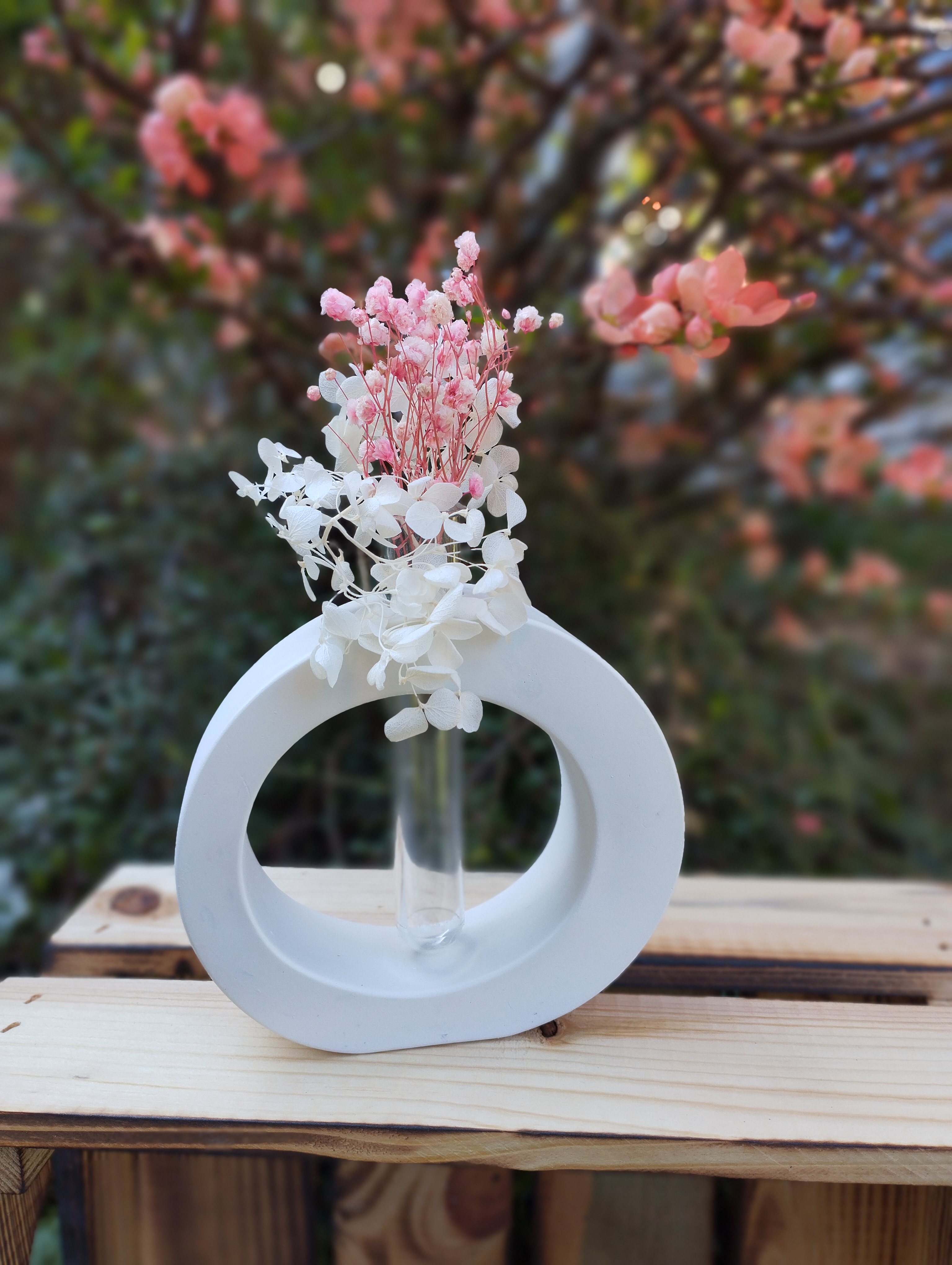 Vase mit Reagenzglas