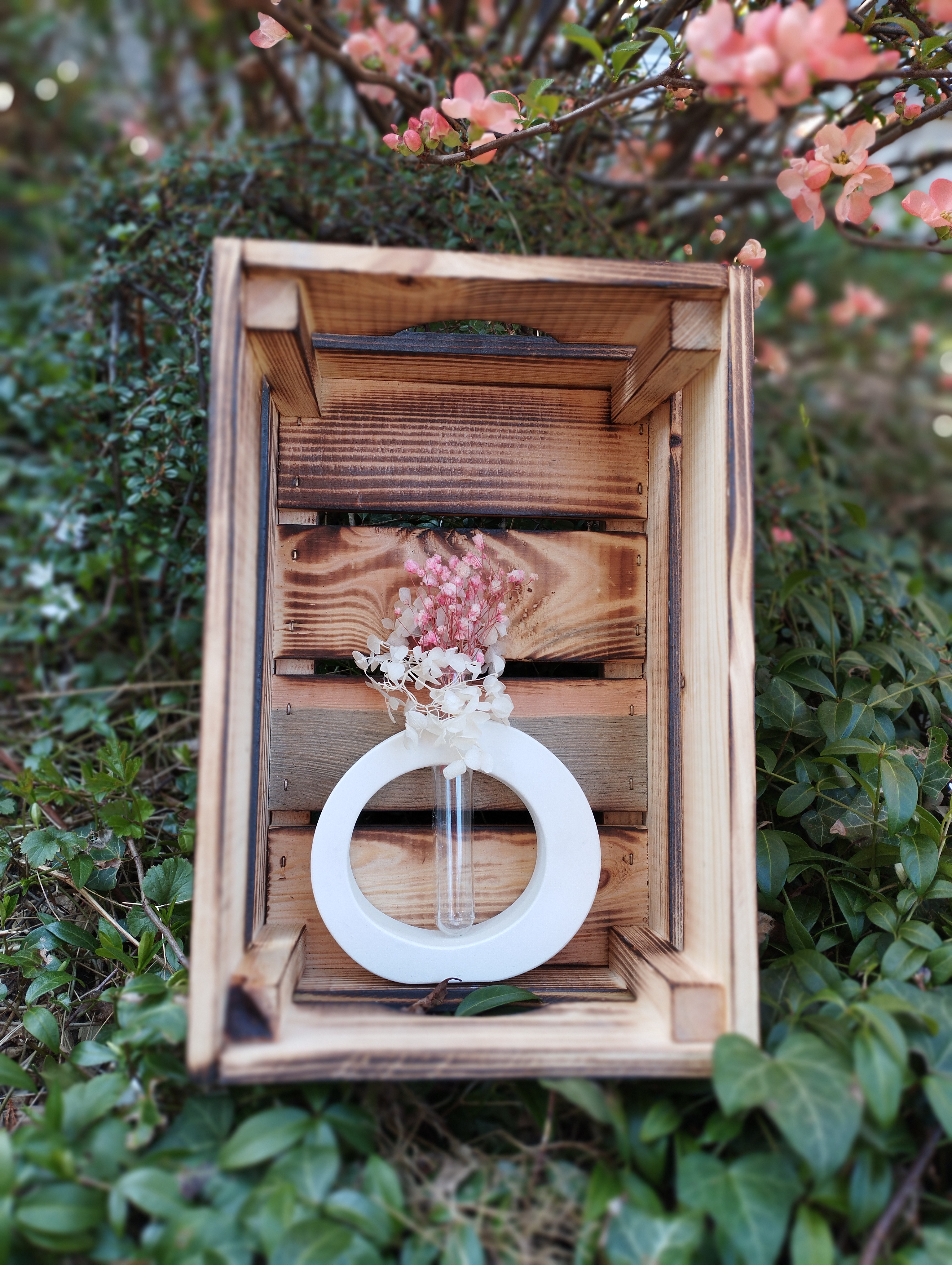 Vase mit Reagenzglas 