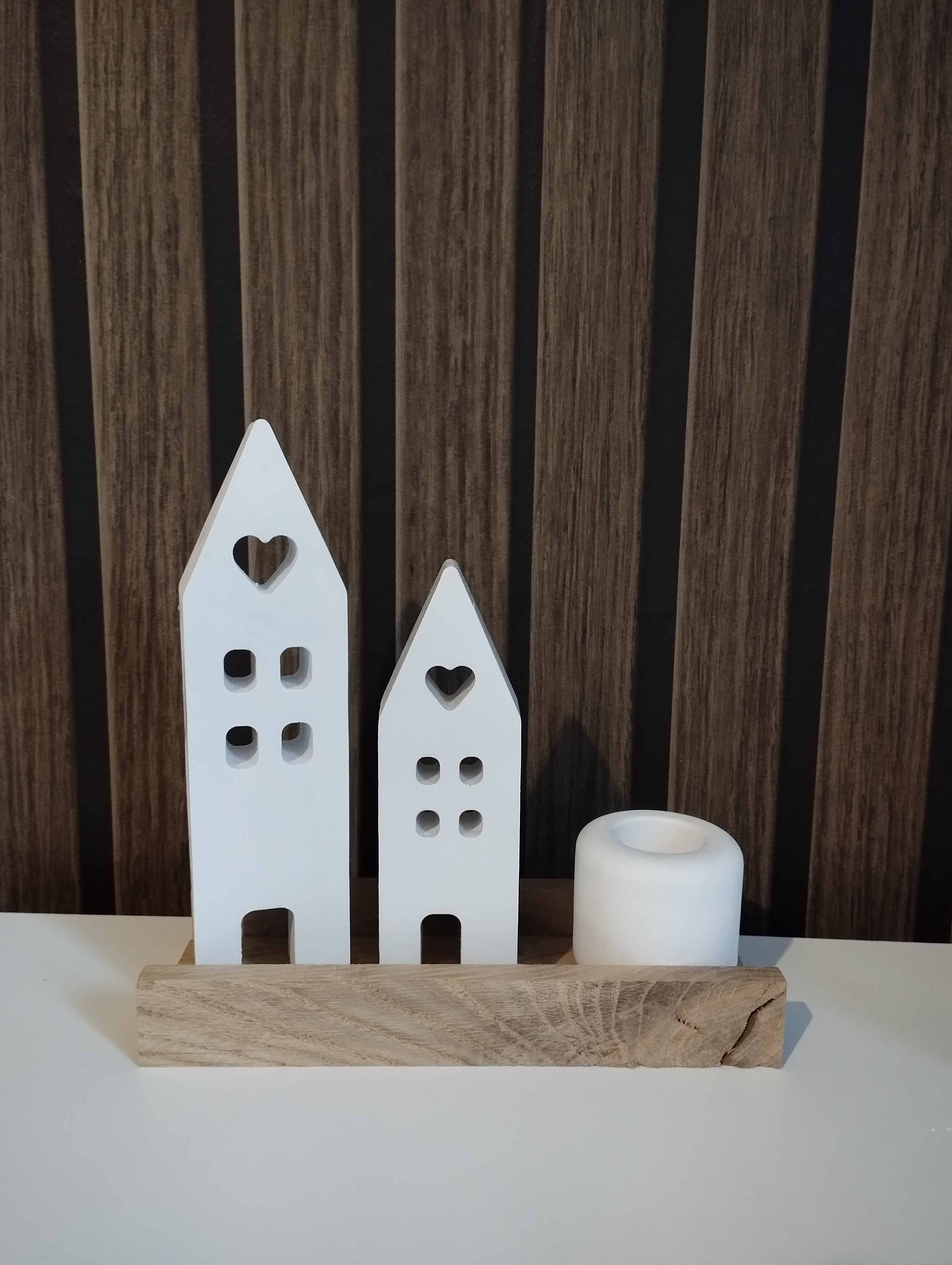 Geschenkset Haus-Deko mit Herz mit Kerzenhalter auf kleinem Holztablett