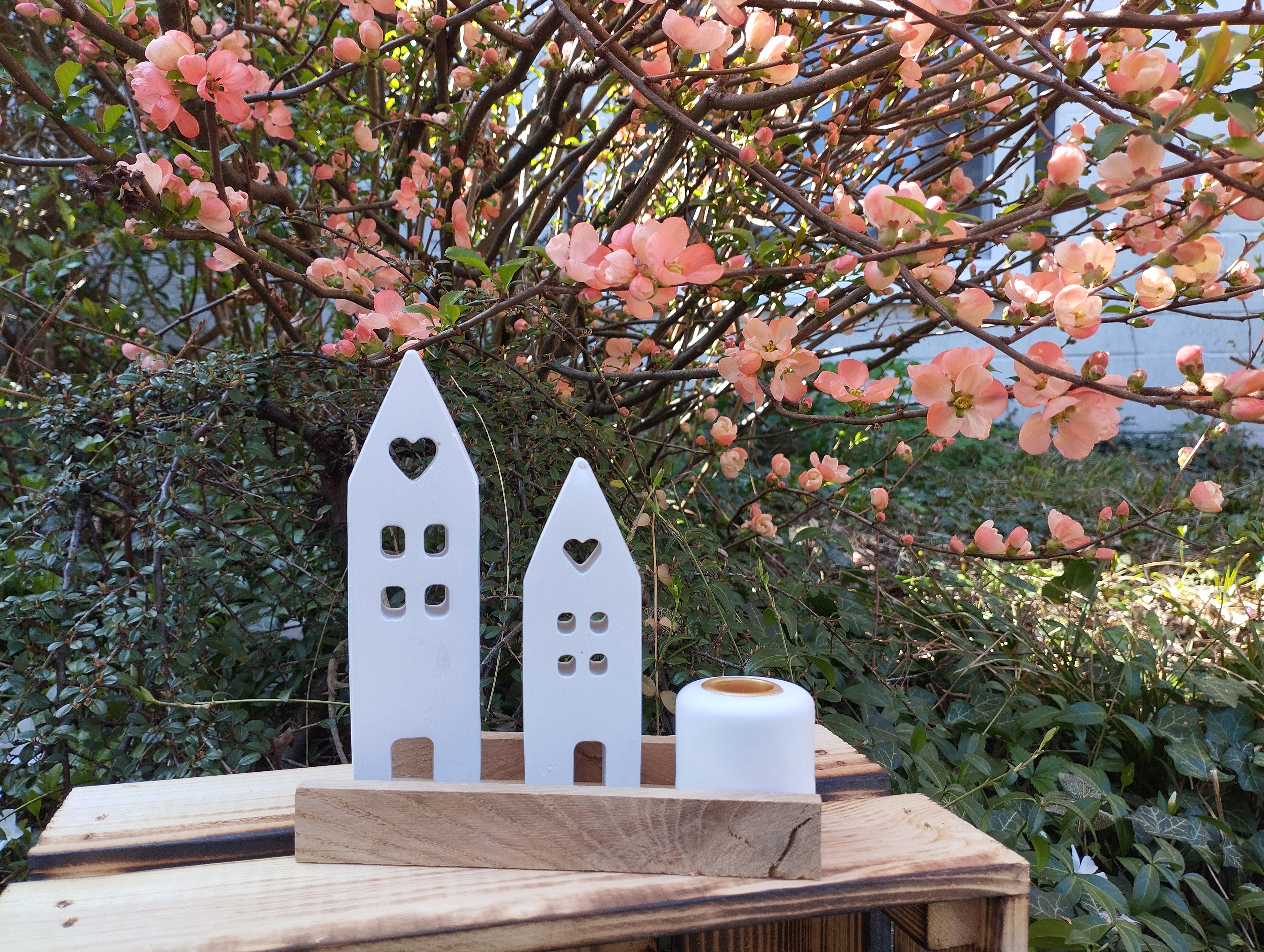 Geschenkset Haus-Deko mit Herz mit Kerzenhalter auf kleinem Holztablett