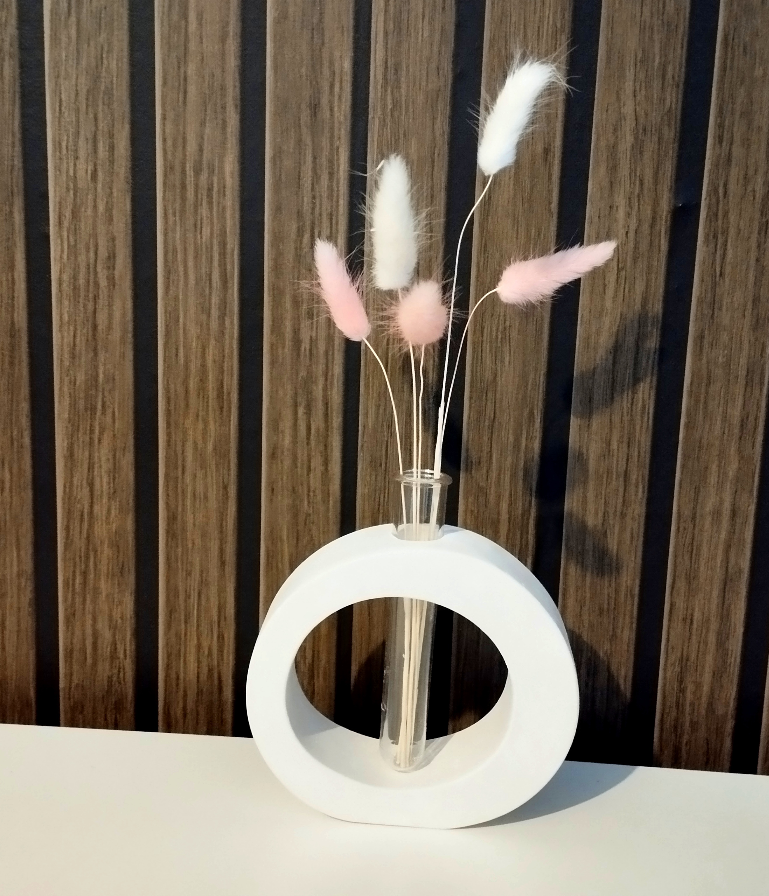 Vase mit Reagenzglas 