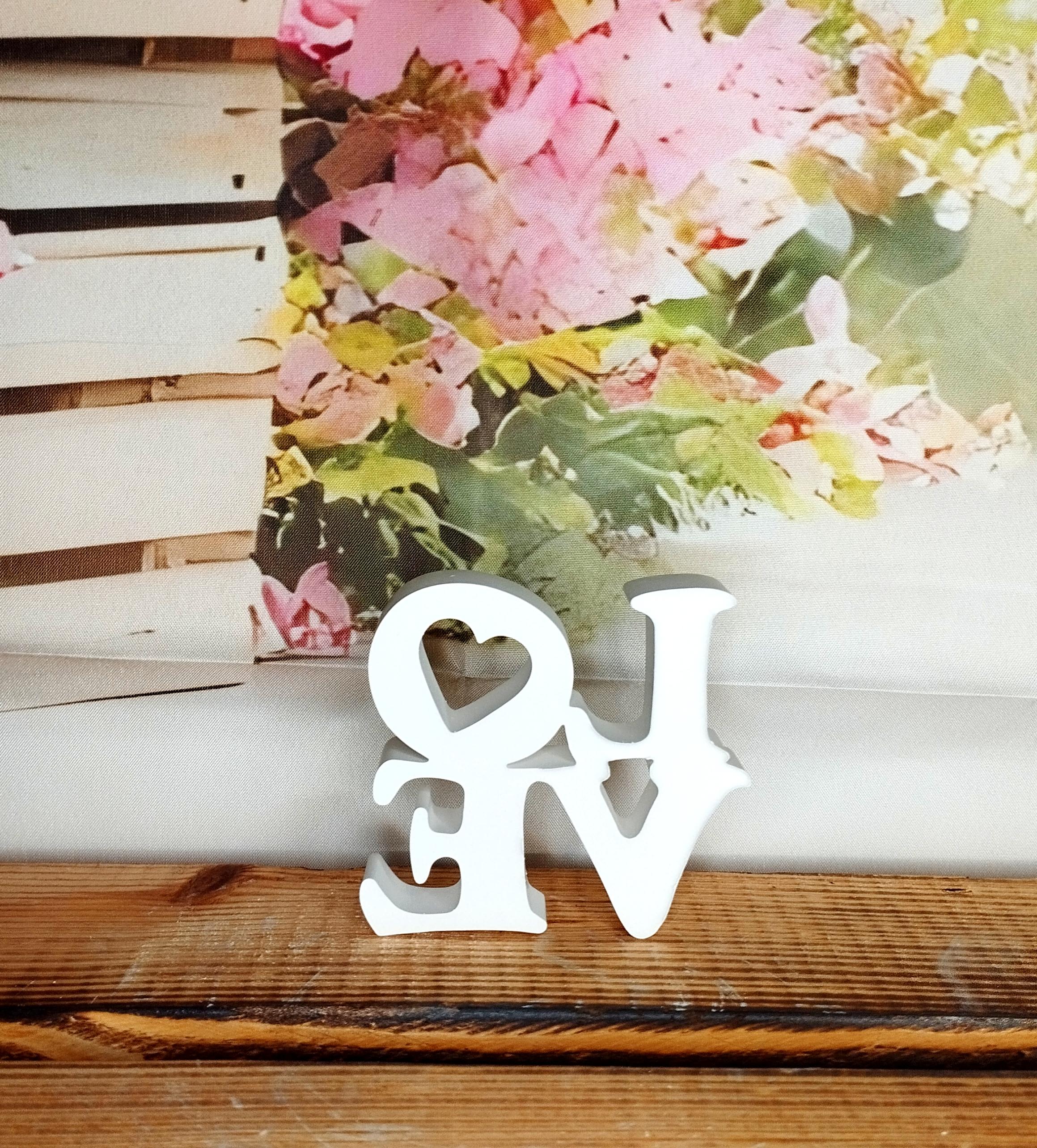 Kerzenhalter für Stabkerzen mit 'LOVE'-Schriftzug