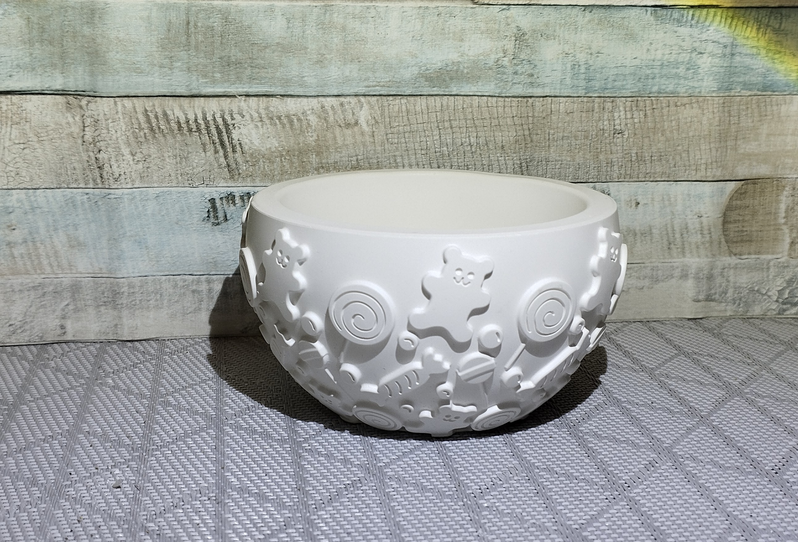 Weiße Keramikschale Süßigkeiten