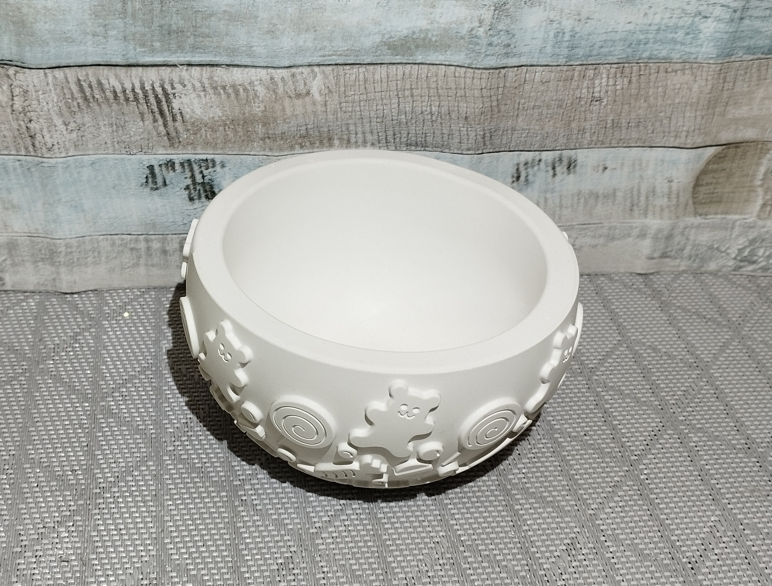 Weiße Keramikschale Süßigkeiten