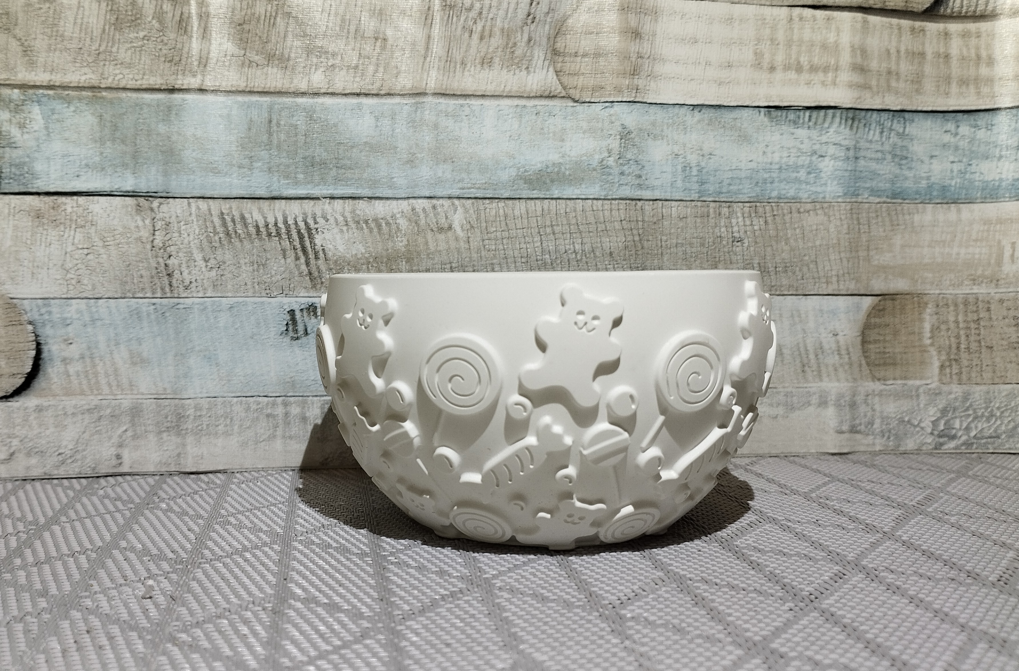 Weiße Keramikschale Süßigkeiten