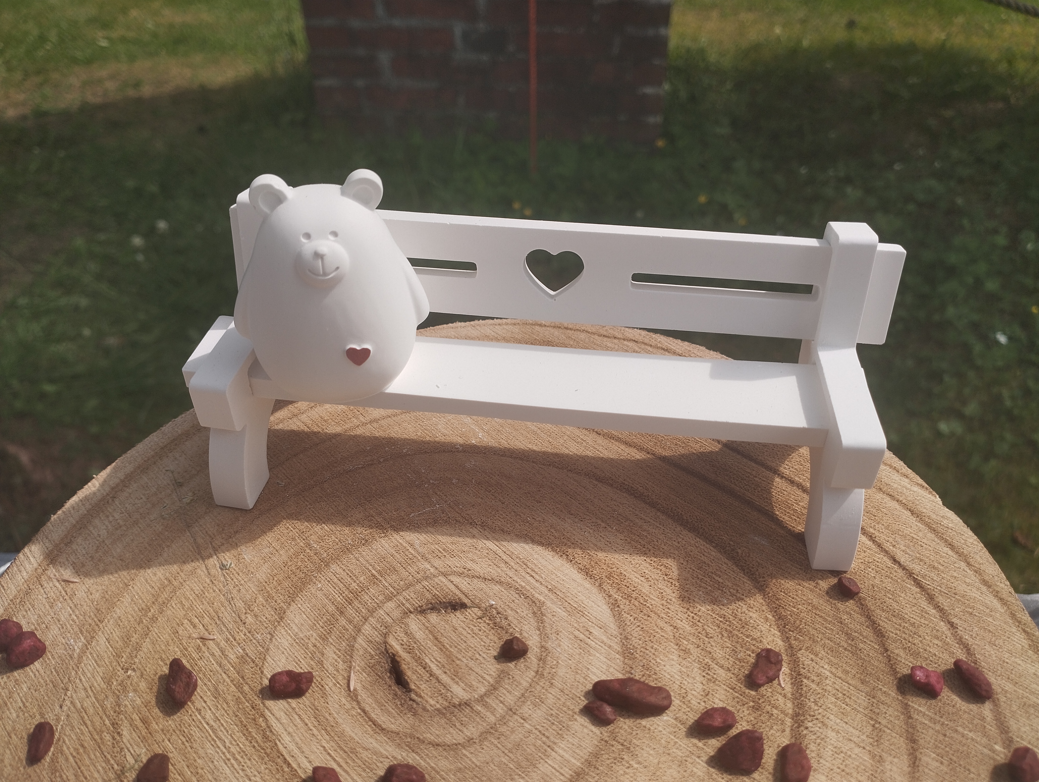Deko Sitzbank mit Bär und LOVE-Schriftzug