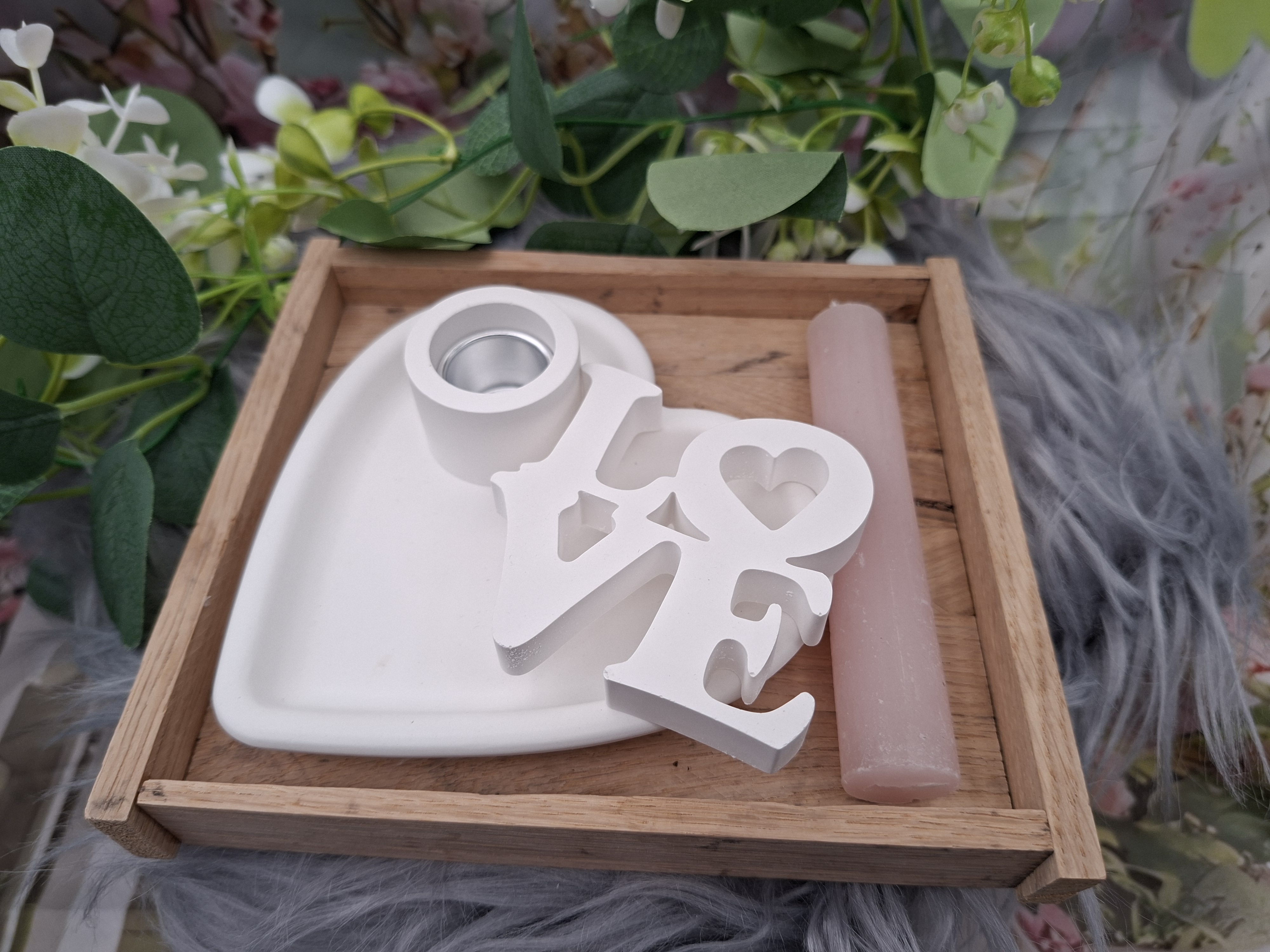 Kerzenhalter mit LOVE-Schriftzug