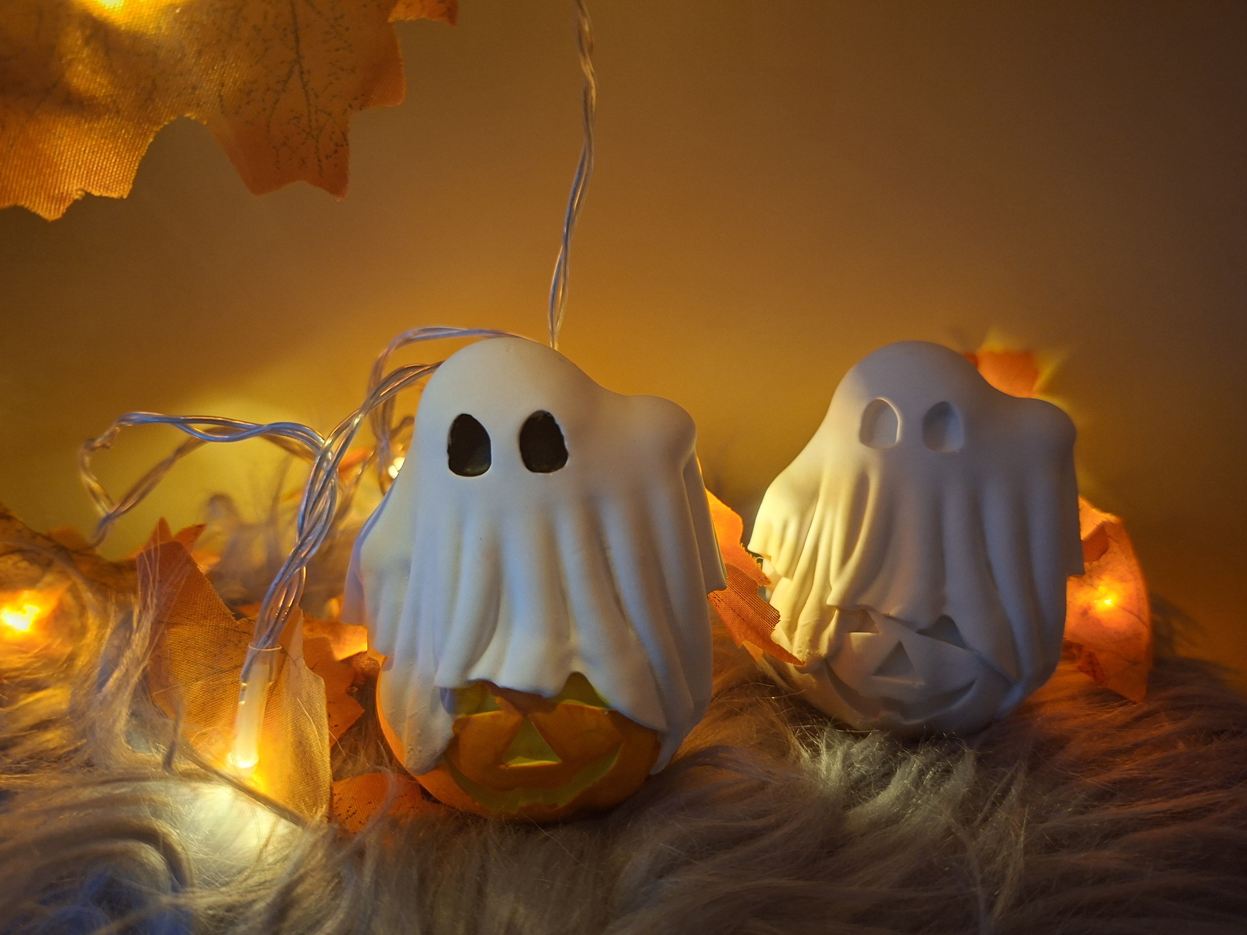 Halloween Geist auf Kürbis Deko