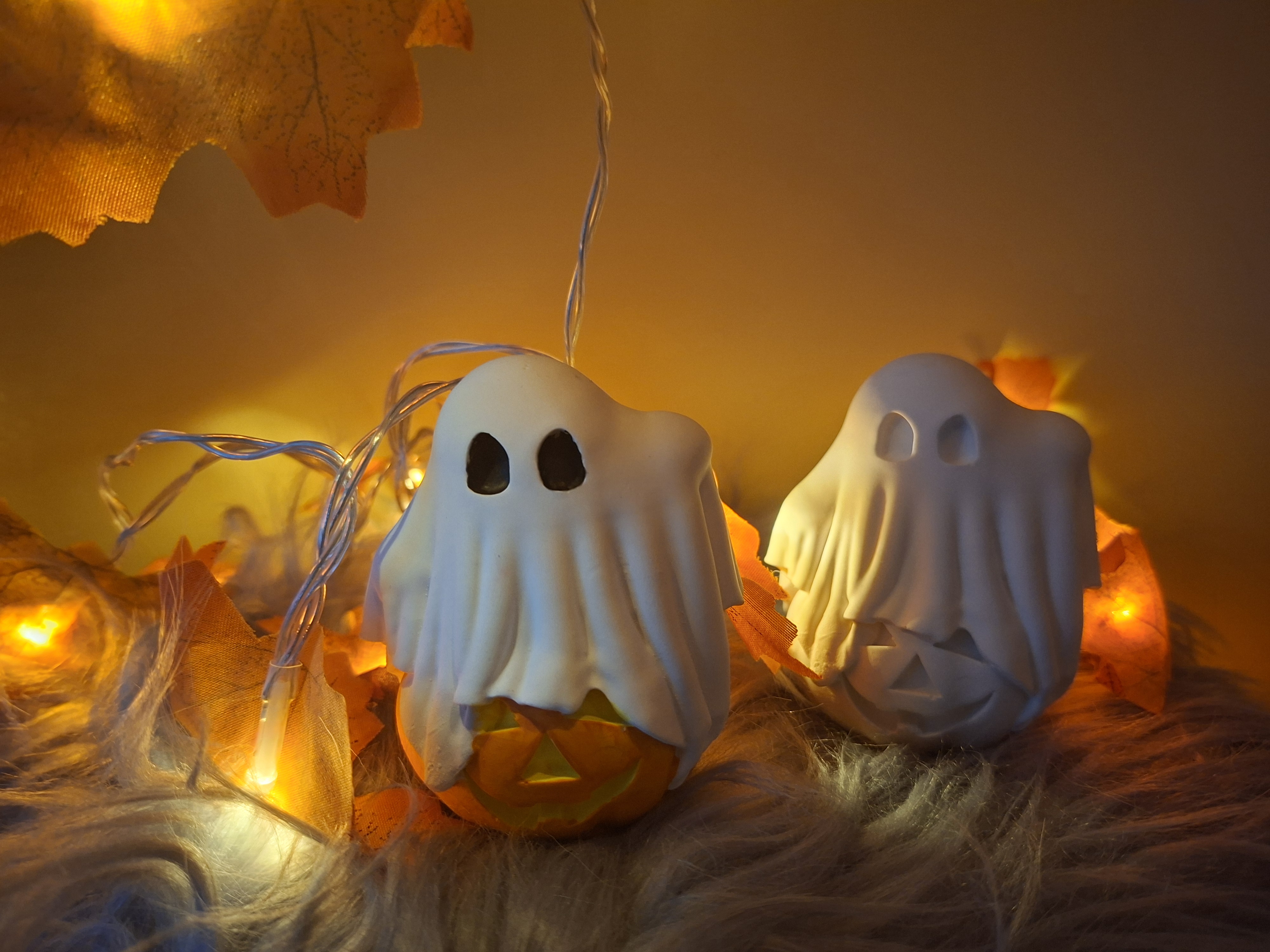 Halloween Geist auf Kürbis Deko