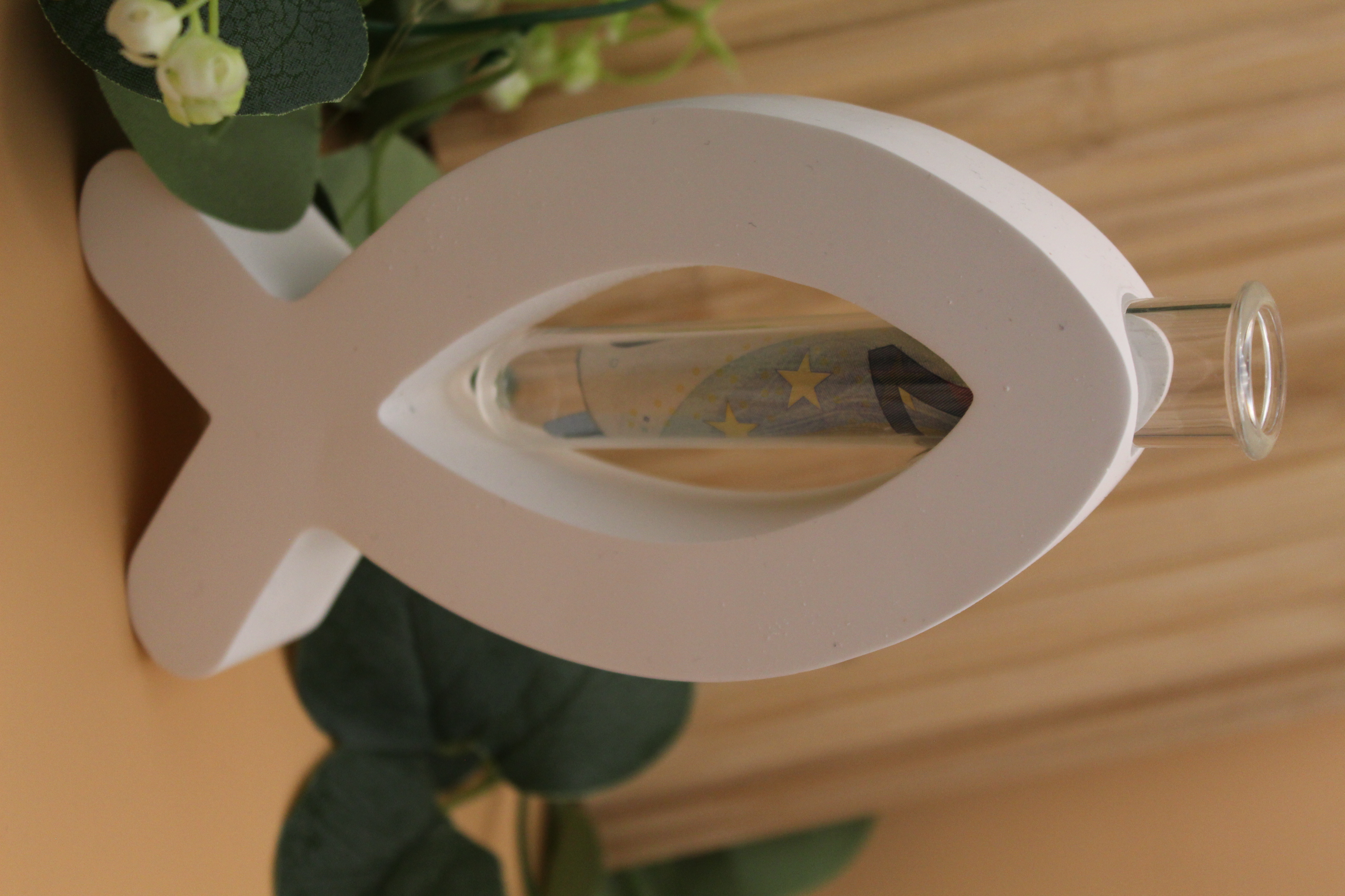 Dekovase mit Fischsymbol