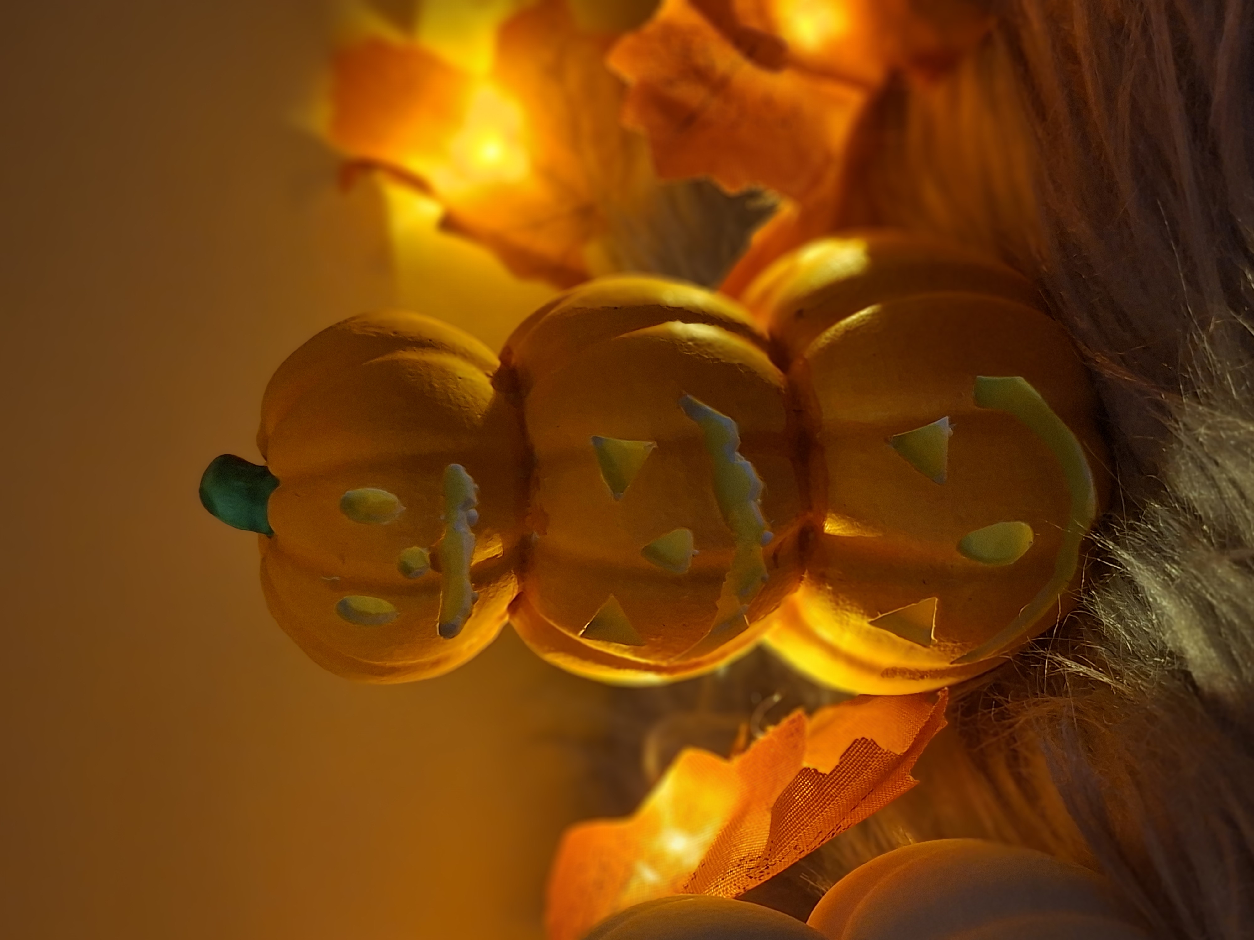 Dekorative Halloween-Kürbisfigur