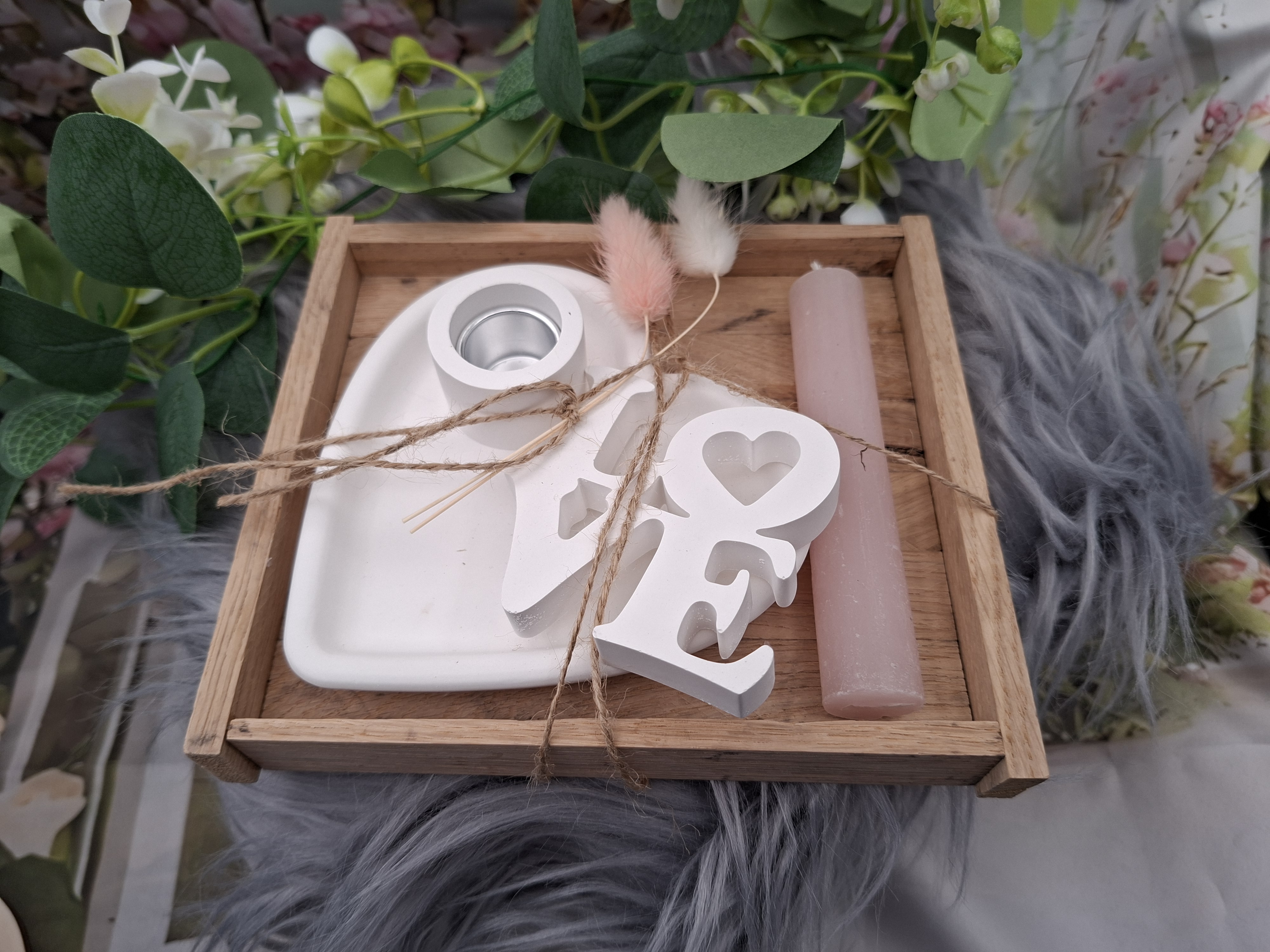 Kerzenhalter mit LOVE-Schriftzug