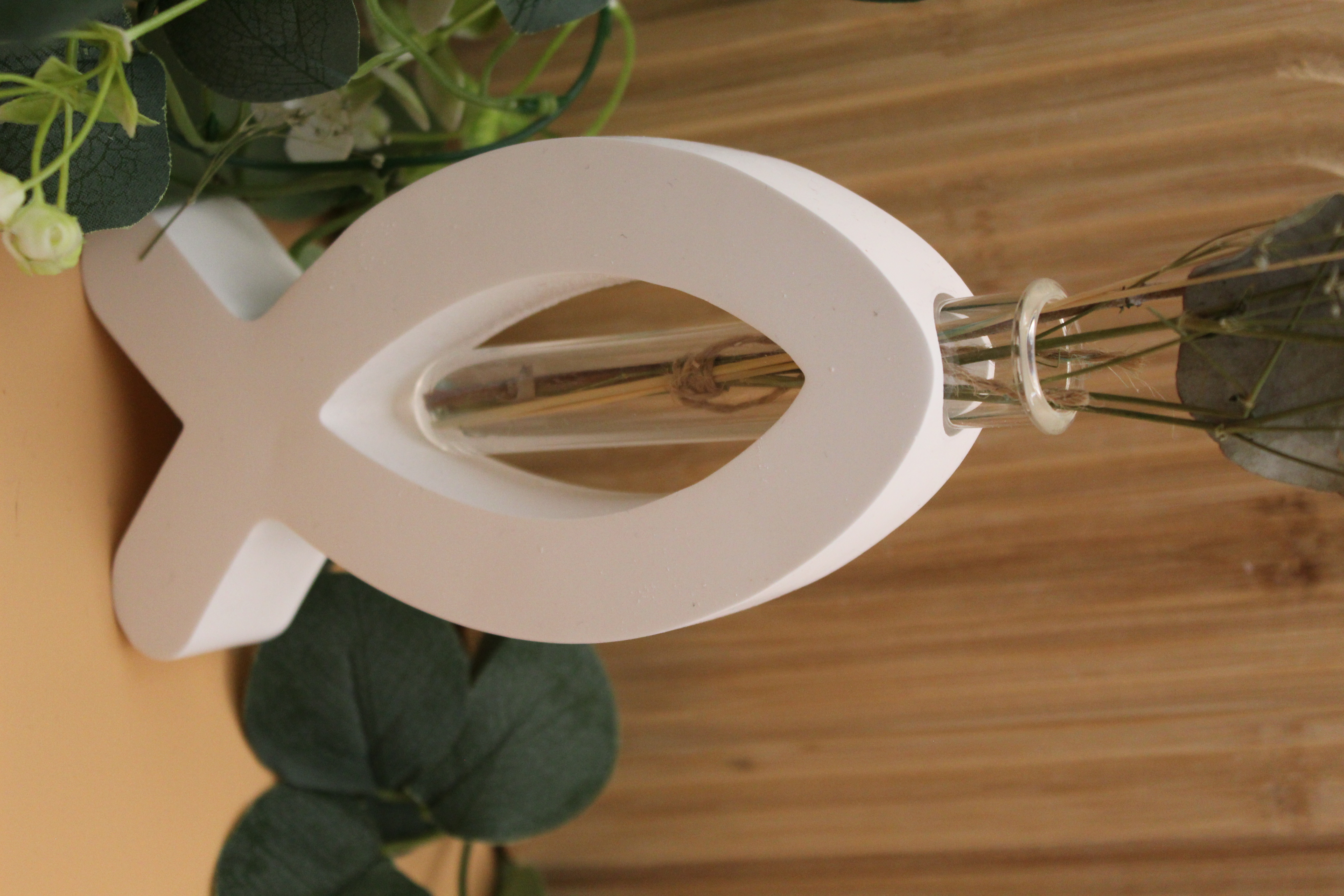 Dekovase mit Fischsymbol