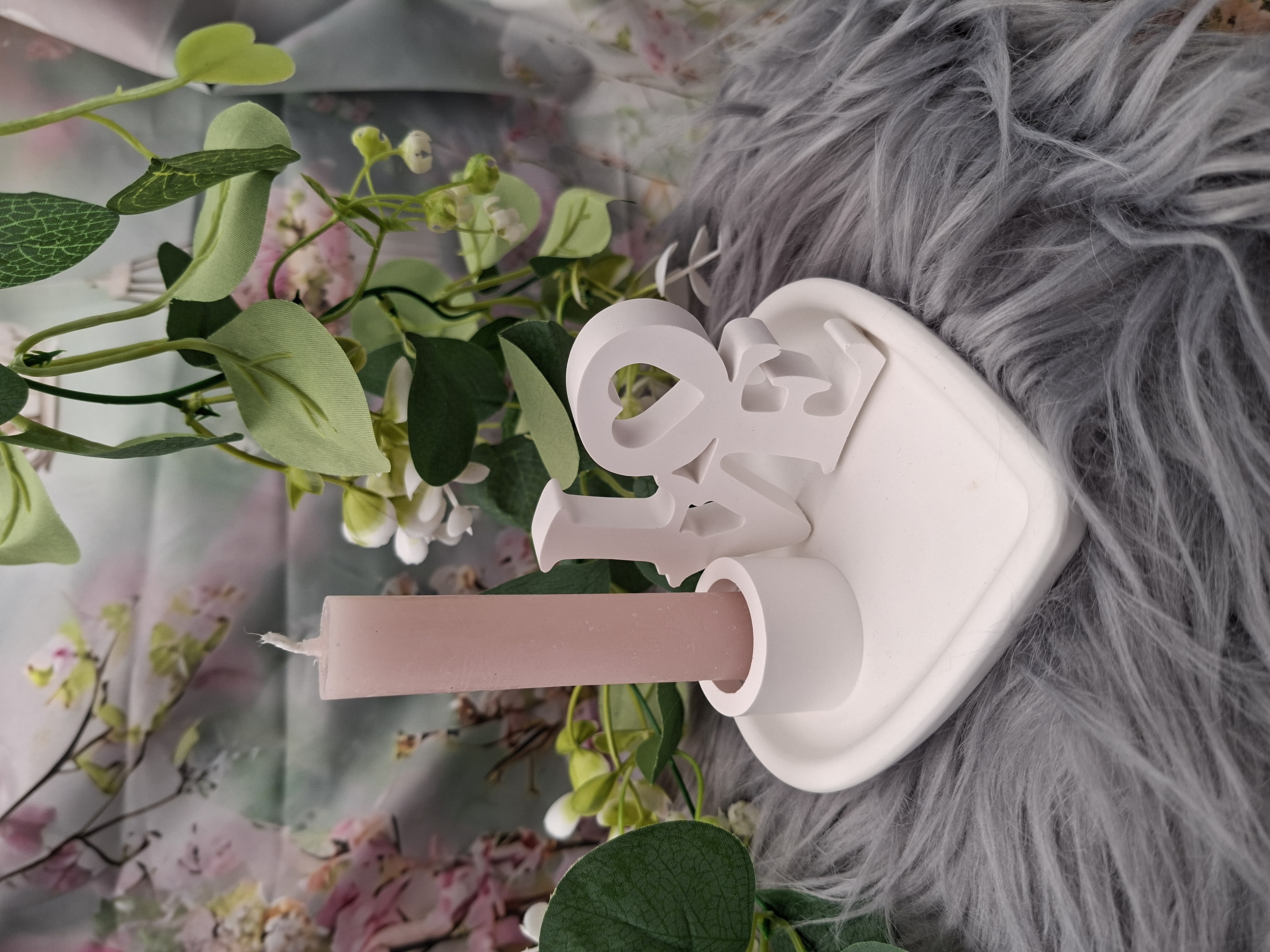 Kerzenhalter mit LOVE-Schriftzug