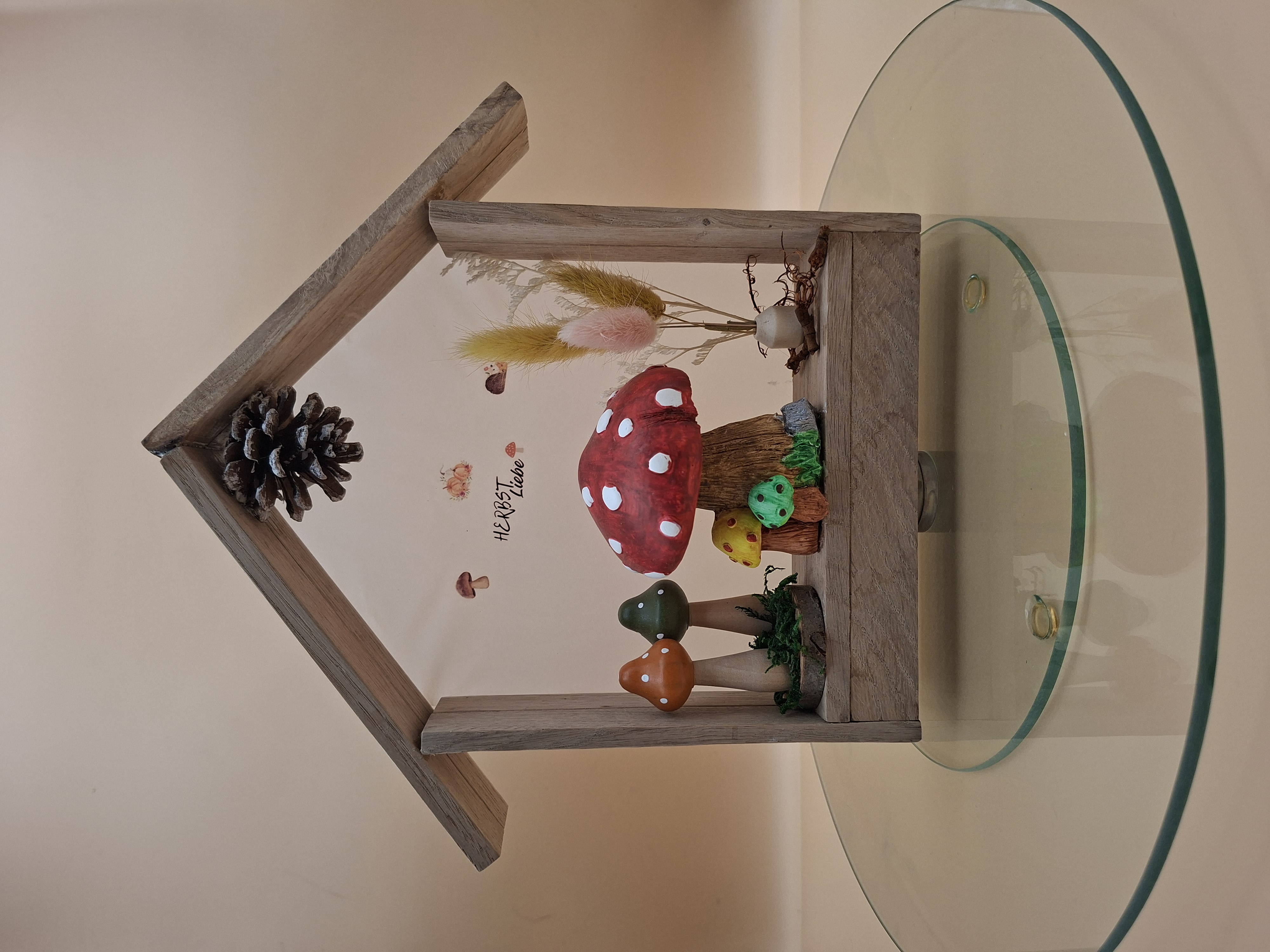 Handgemachtes Deko-Häuschen mit Pilzen