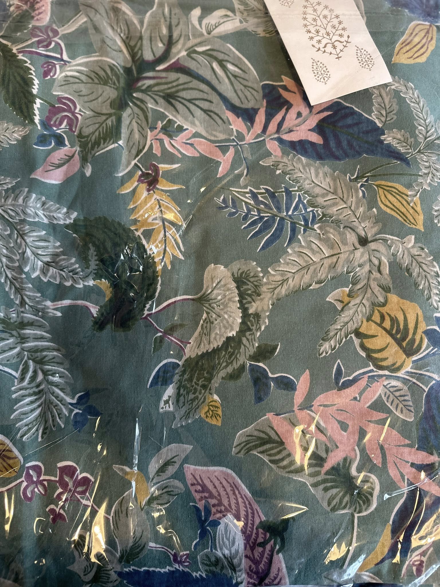 Indian Anokhee Bedsheet + two pillow covers