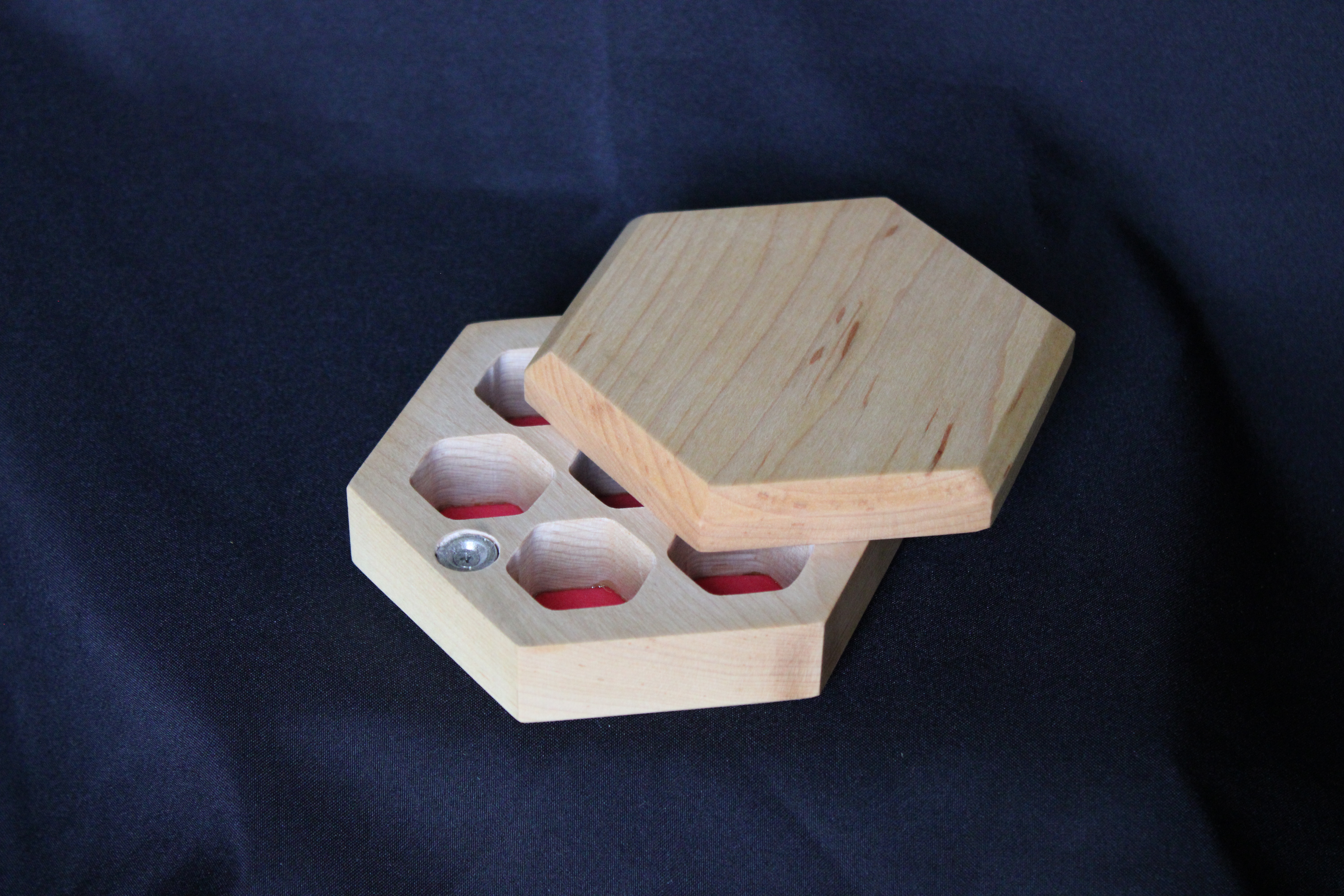 Maple Dice Box