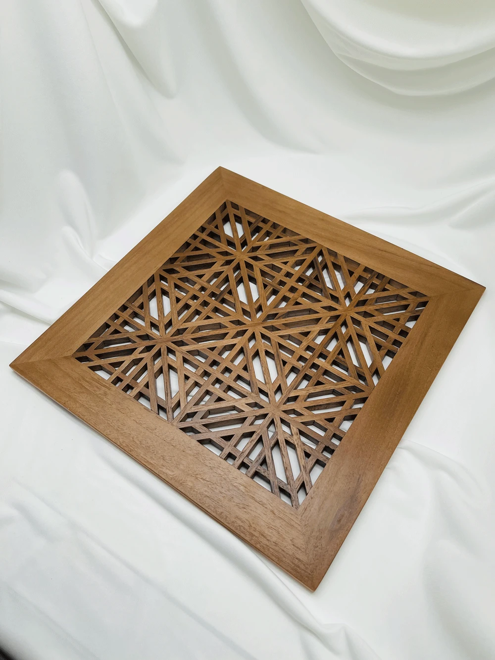 Jali-Wandpaneel aus Walnussholz