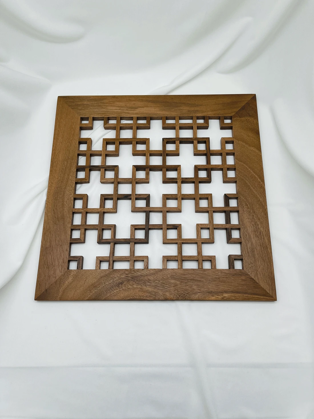 Jali-Wandpaneel aus Walnussholz