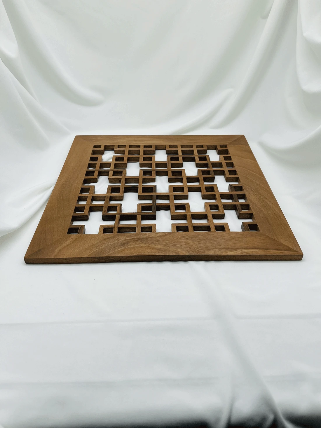 Jali-Wandpaneel aus Walnussholz