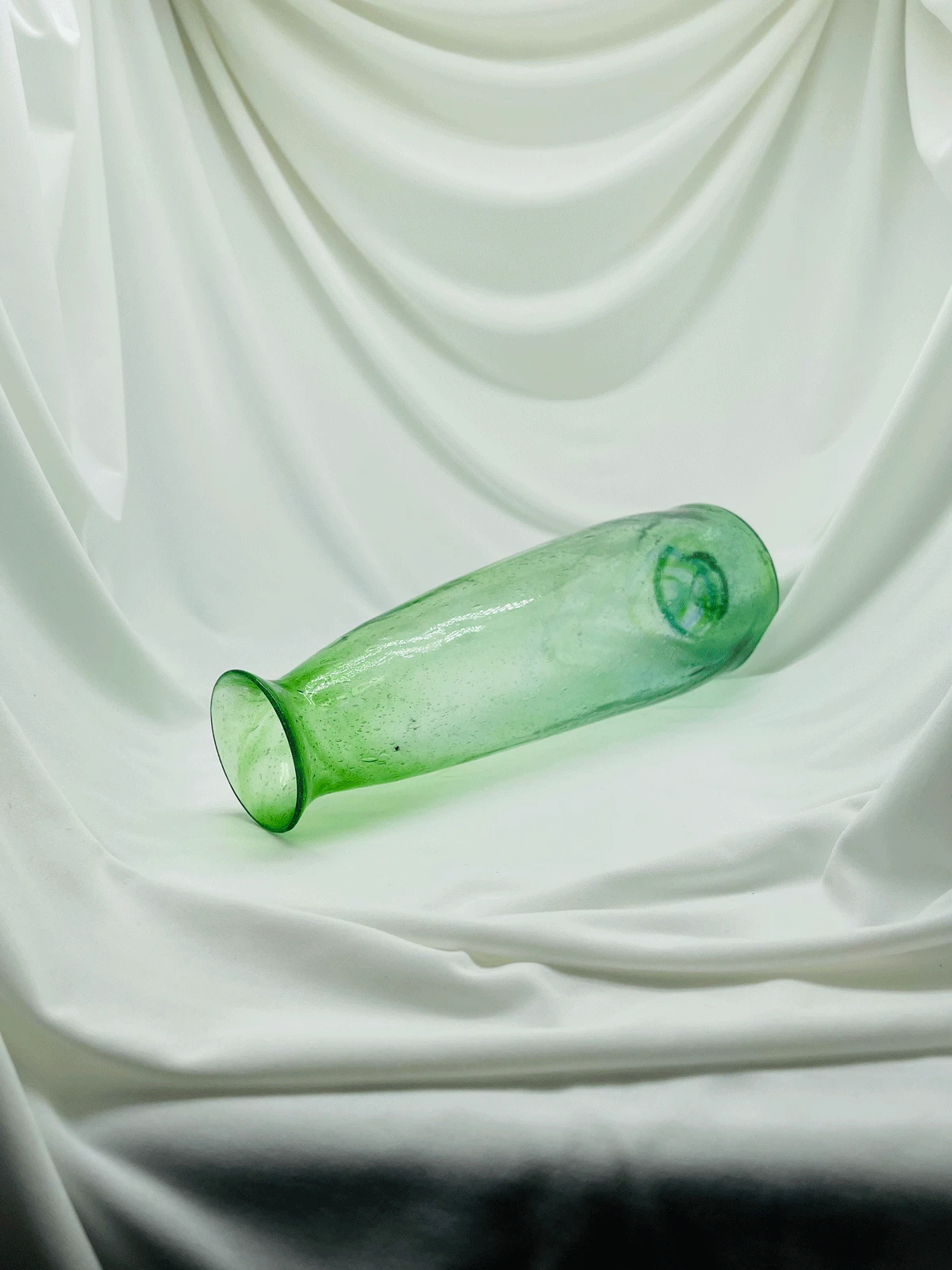 Grünes Karaffenglas